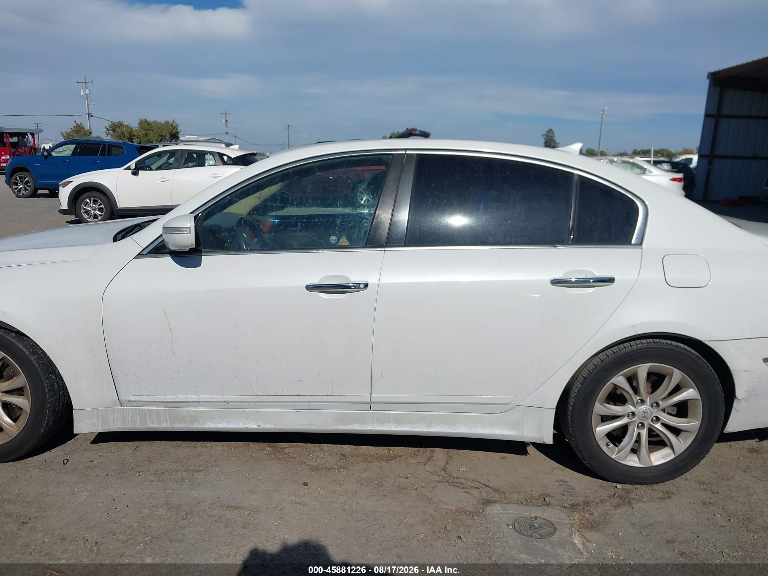 2012 Hyundai Genesis 3.8 White vin: KMHGC4DD9CU185930