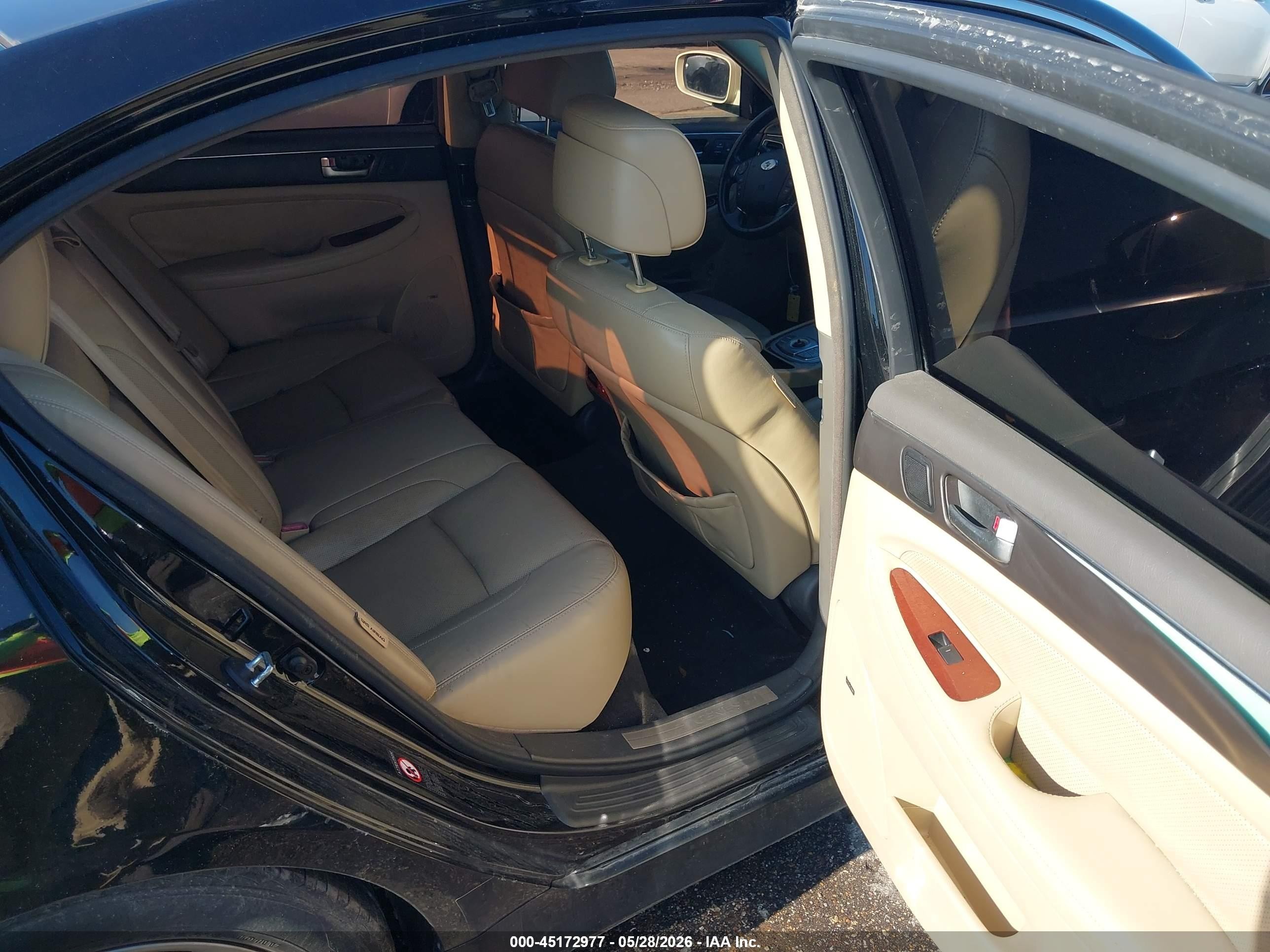 2012 Hyundai Genesis 3.8 Black vin: KMHGC4DD9CU204069