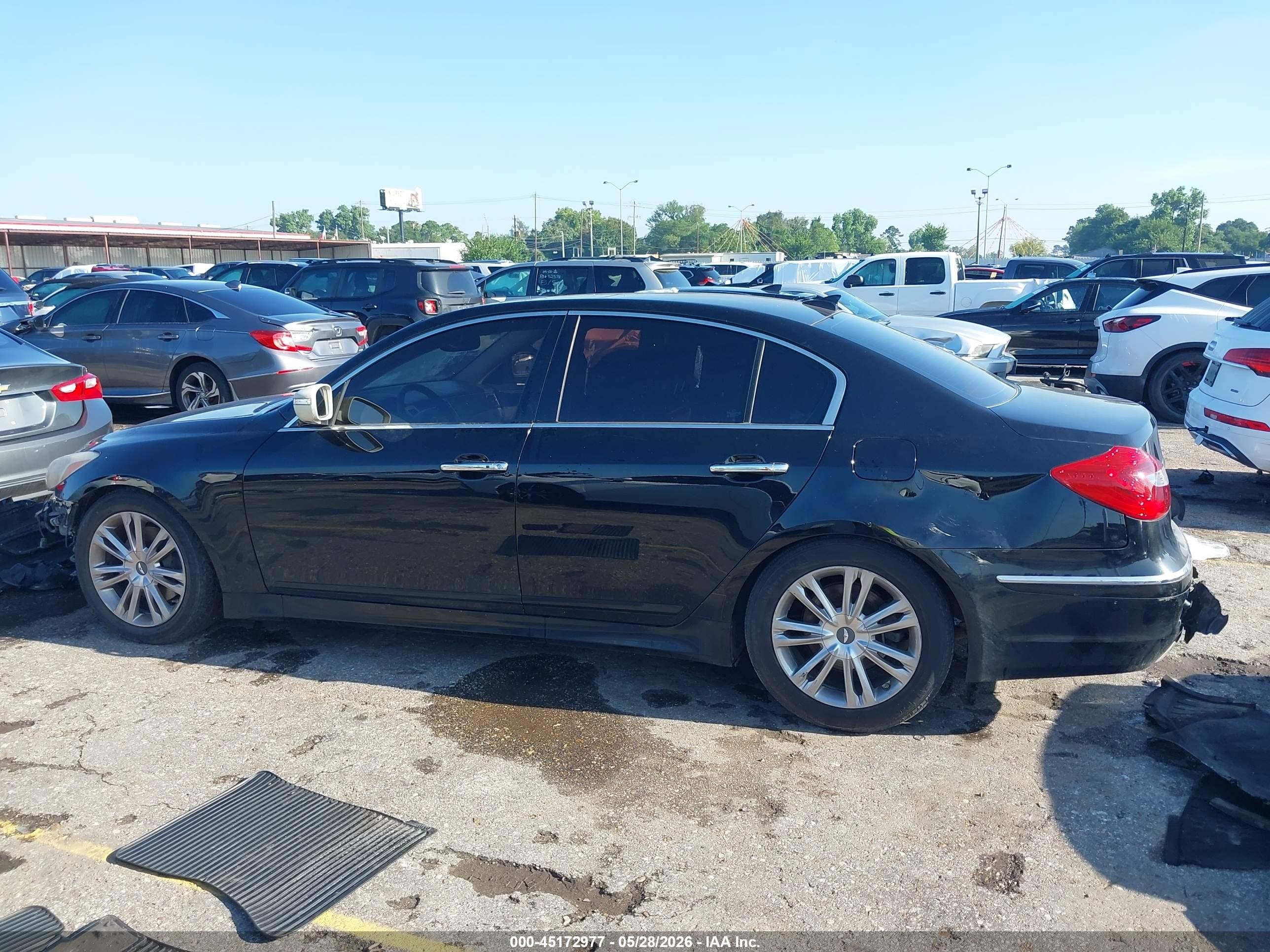2012 Hyundai Genesis 3.8 Black vin: KMHGC4DD9CU204069