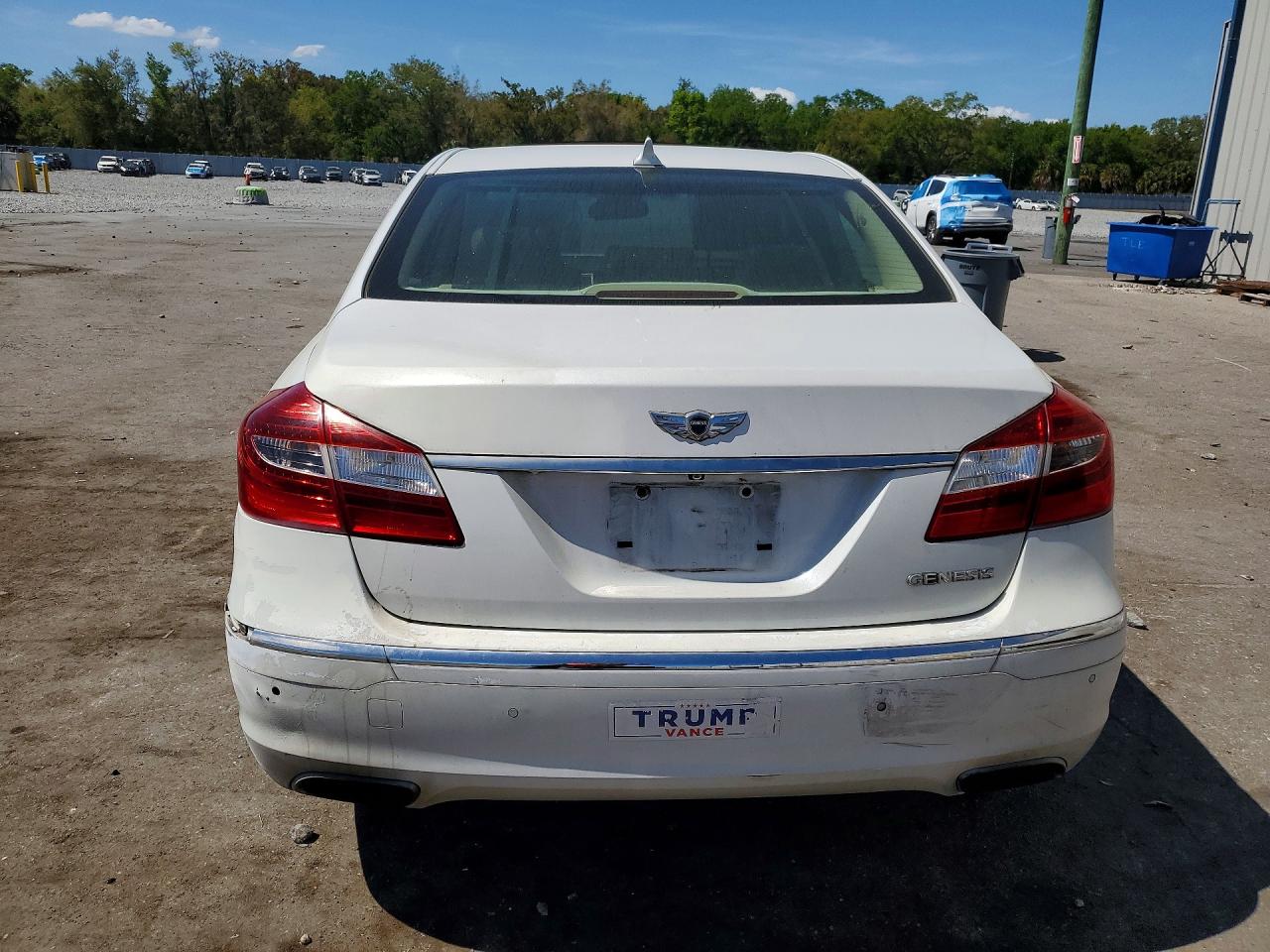 2012 Hyundai Genesis 3.8l V6 White vin: KMHGC4DD9CU204413