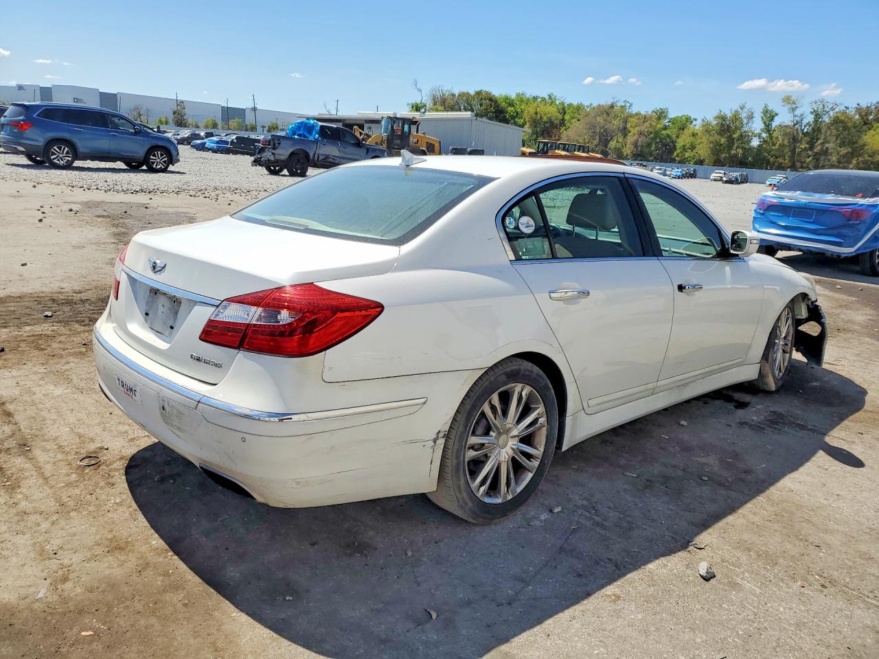2012 Hyundai Genesis 3.8l V6 White vin: KMHGC4DD9CU204413