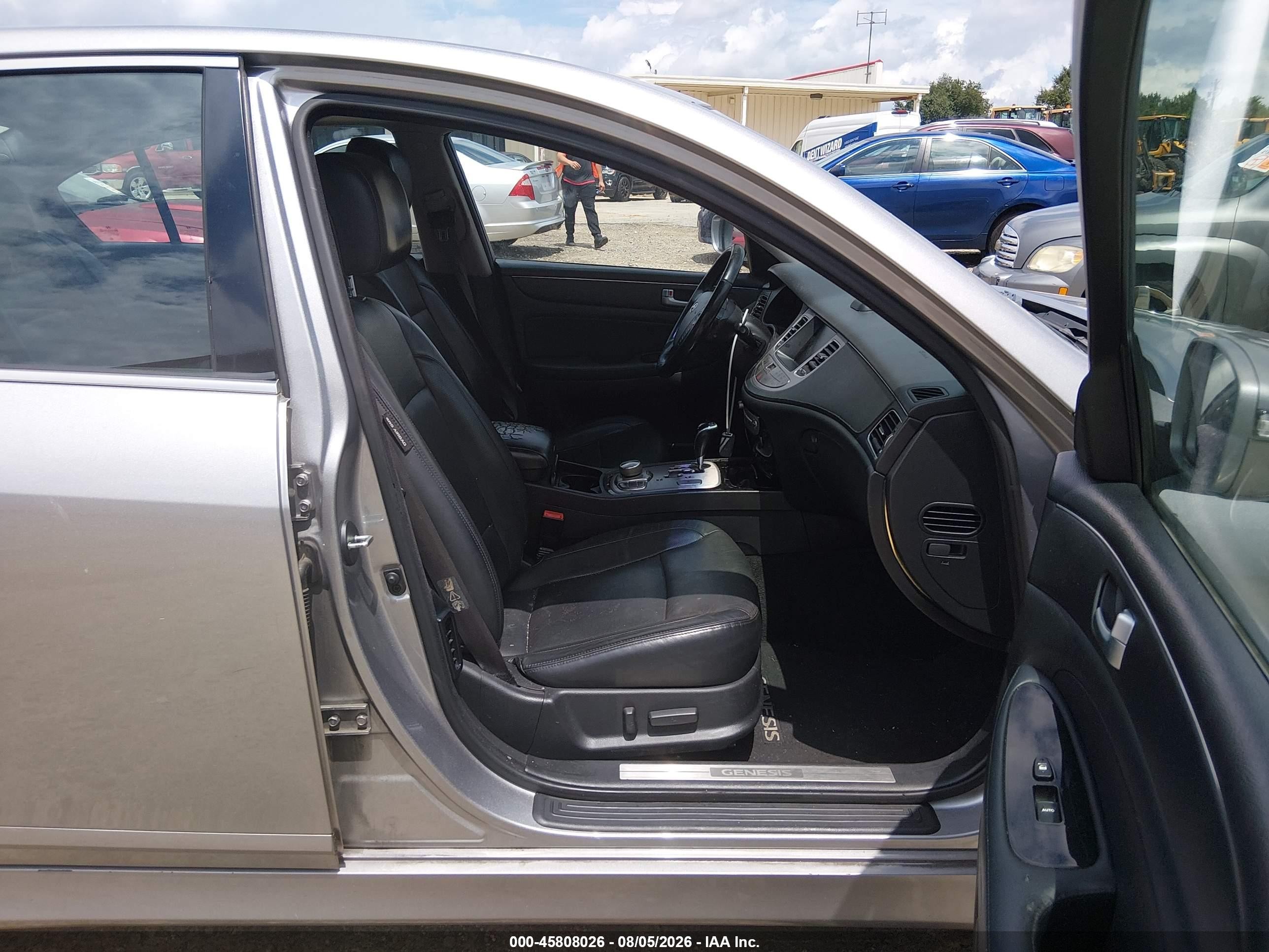 2012 Hyundai Genesis 3.8 Silver vin: KMHGC4DD9CU208588