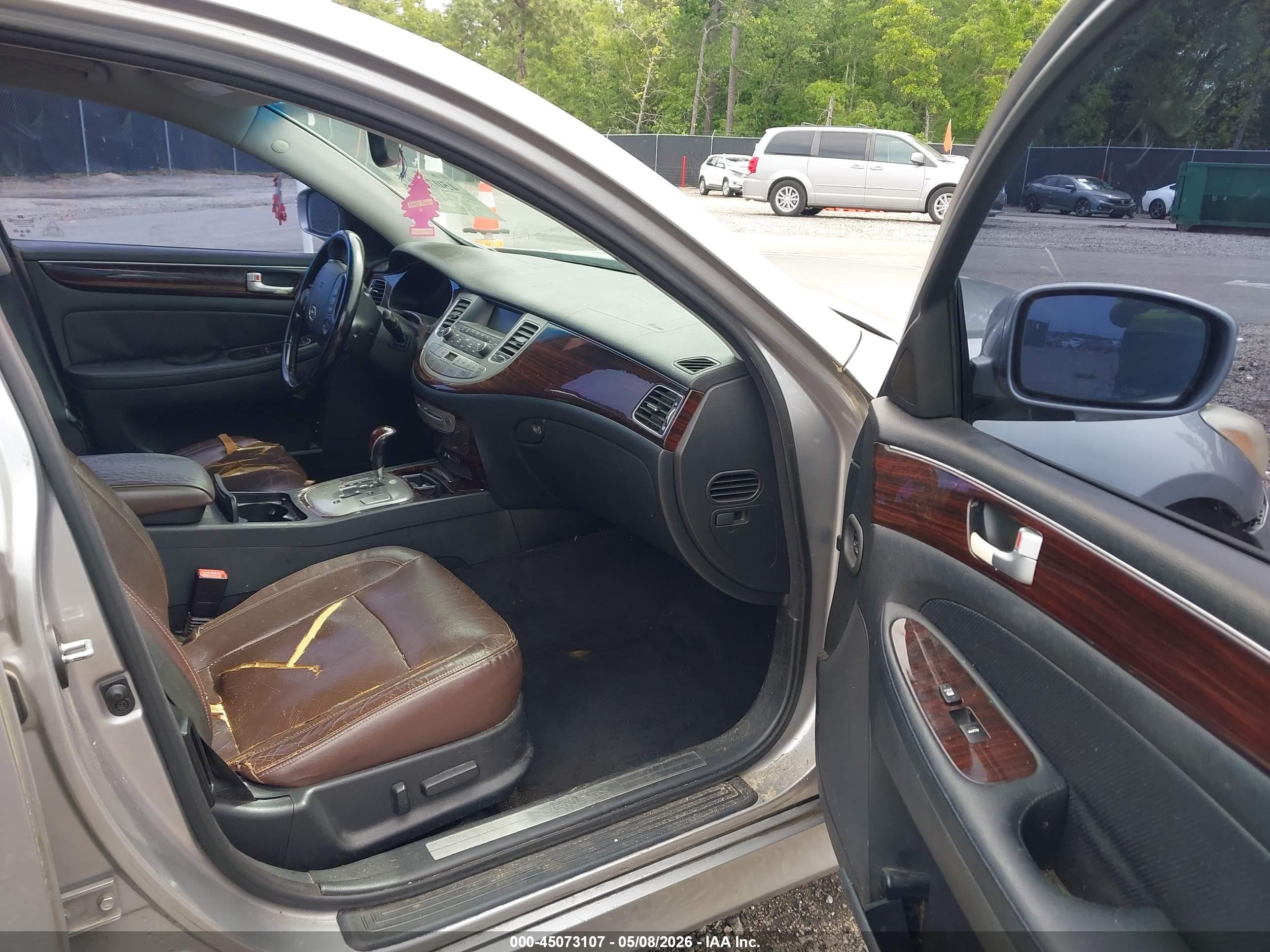 2013 Hyundai Genesis 3.8 Серебряный vin: KMHGC4DD9DU215185