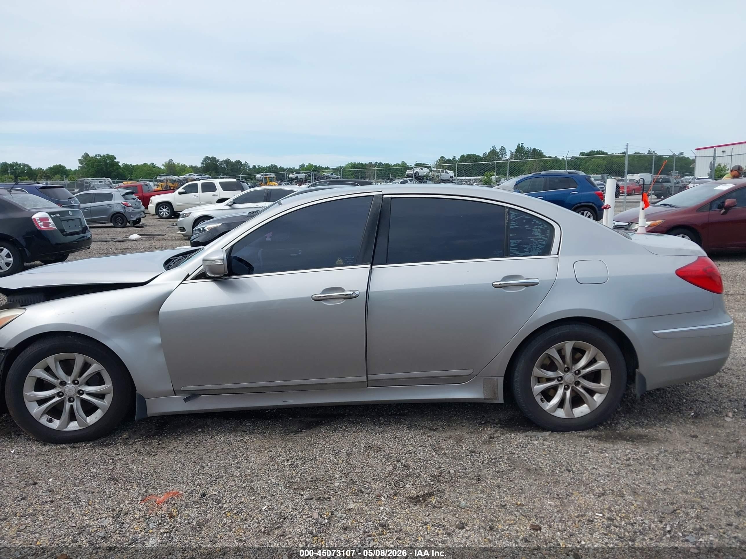 2013 Hyundai Genesis 3.8 Серебряный vin: KMHGC4DD9DU215185