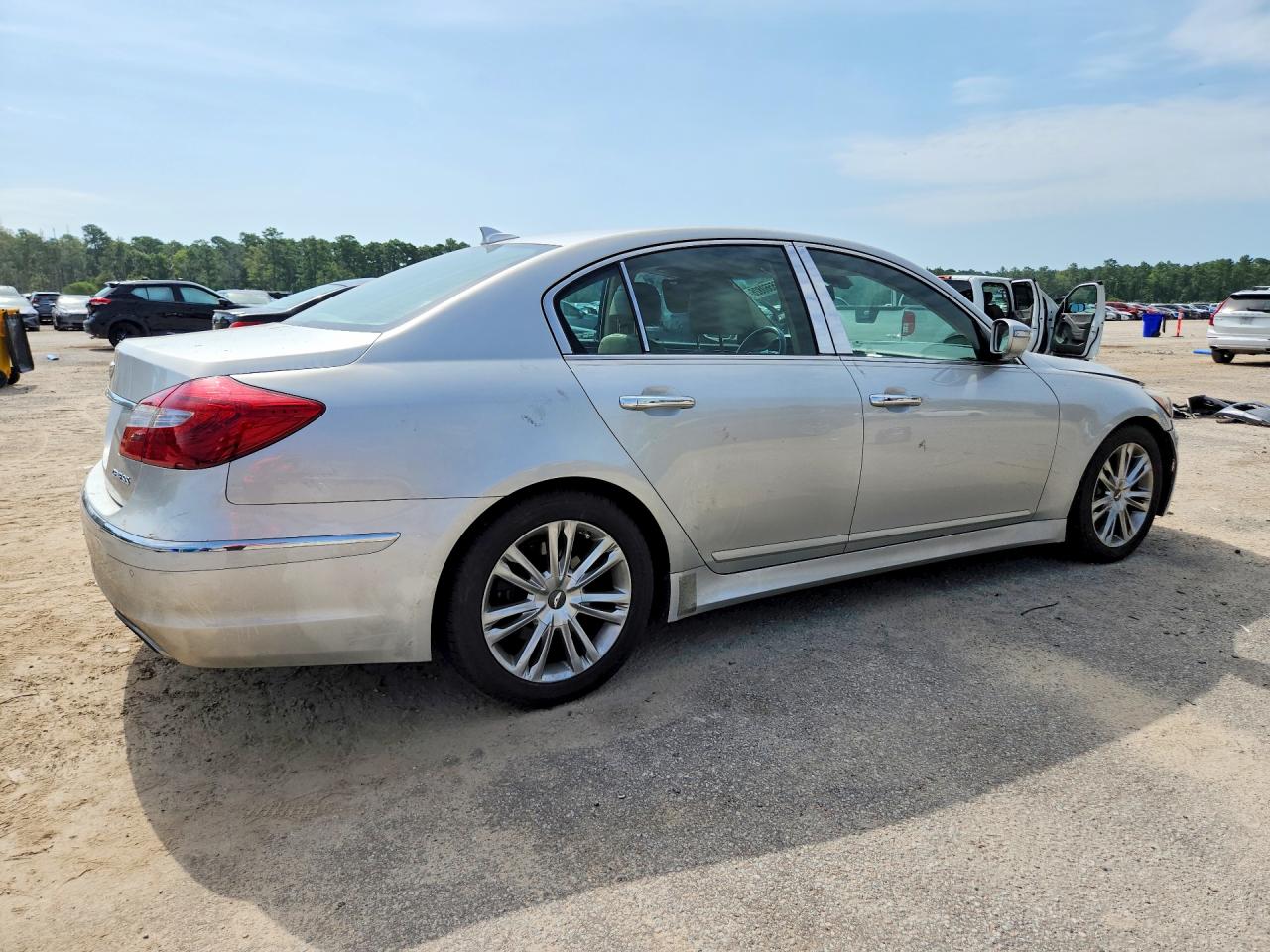 2013 Hyundai Genesis 3.8l Silver vin: KMHGC4DD9DU237378