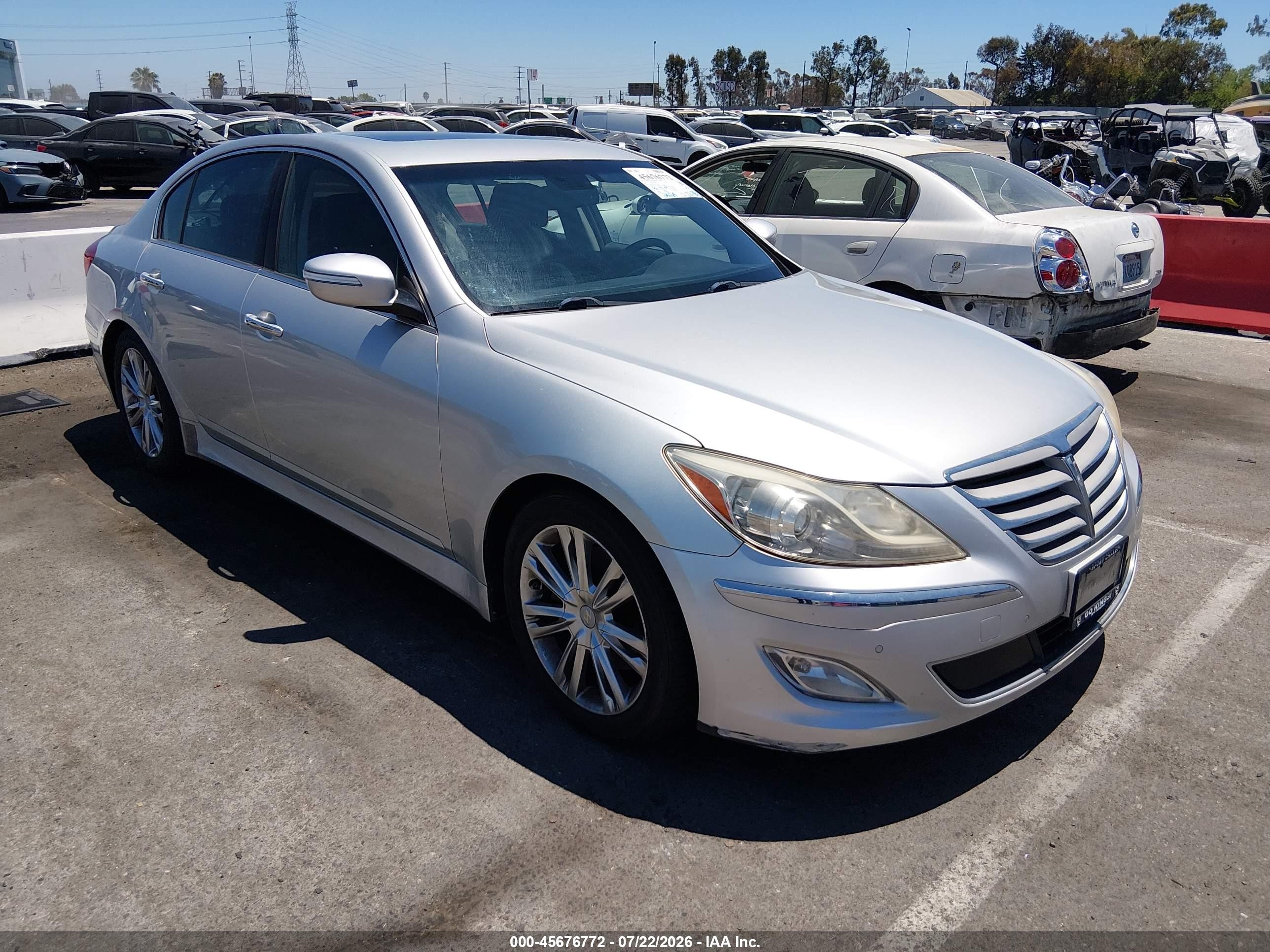 2013 Hyundai Genesis 3.8 Silver vin: KMHGC4DD9DU246842