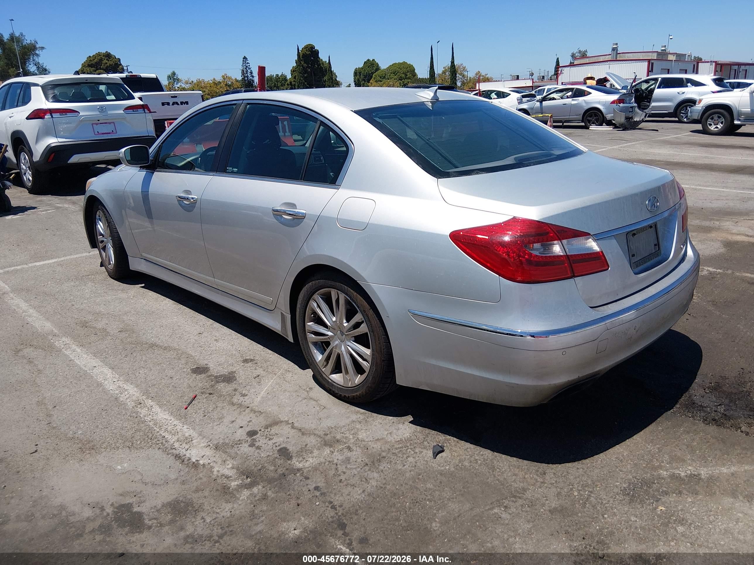 2013 Hyundai Genesis 3.8 Silver vin: KMHGC4DD9DU246842