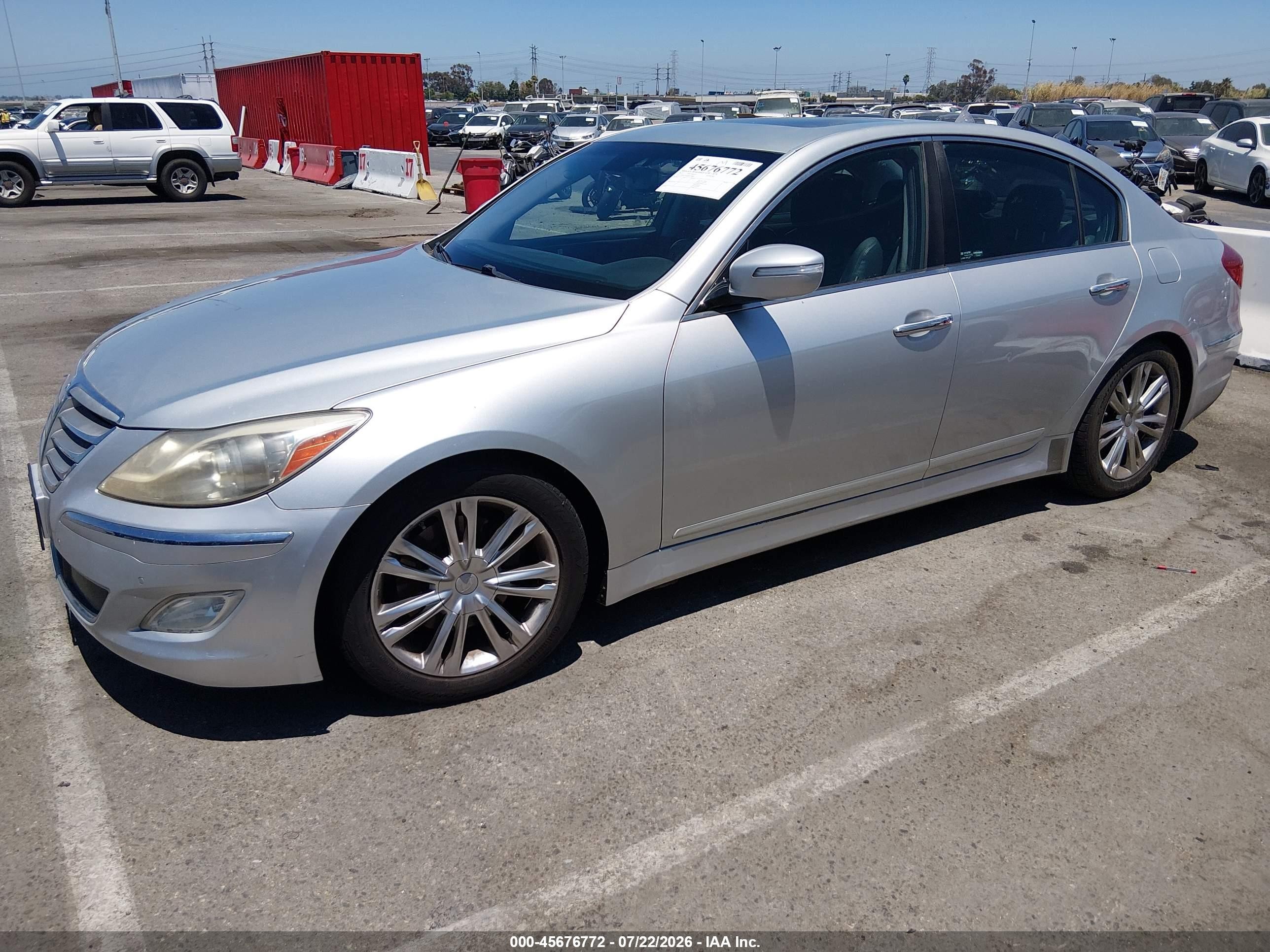 2013 Hyundai Genesis 3.8 Silver vin: KMHGC4DD9DU246842