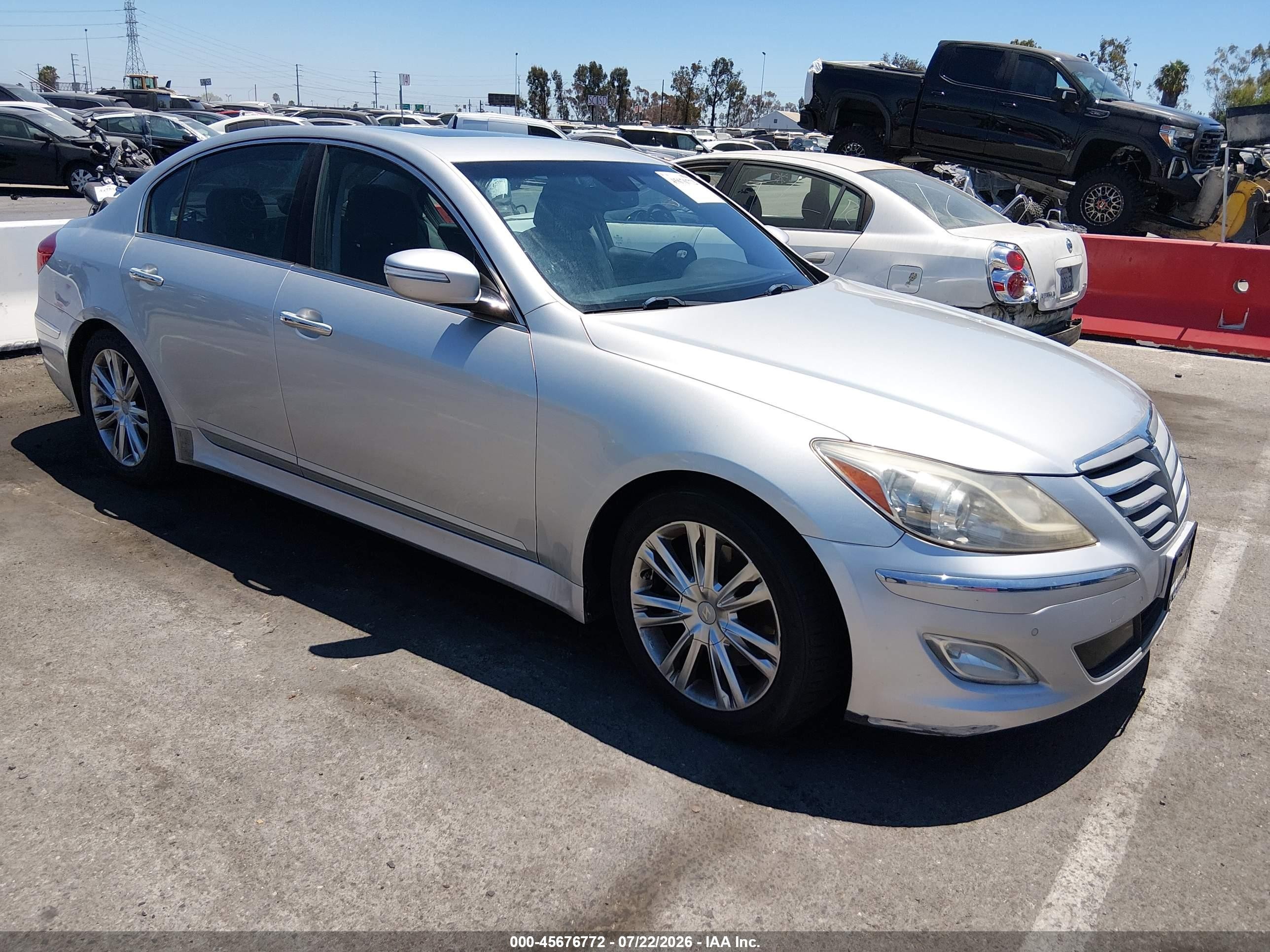 2013 Hyundai Genesis 3.8 Silver vin: KMHGC4DD9DU246842