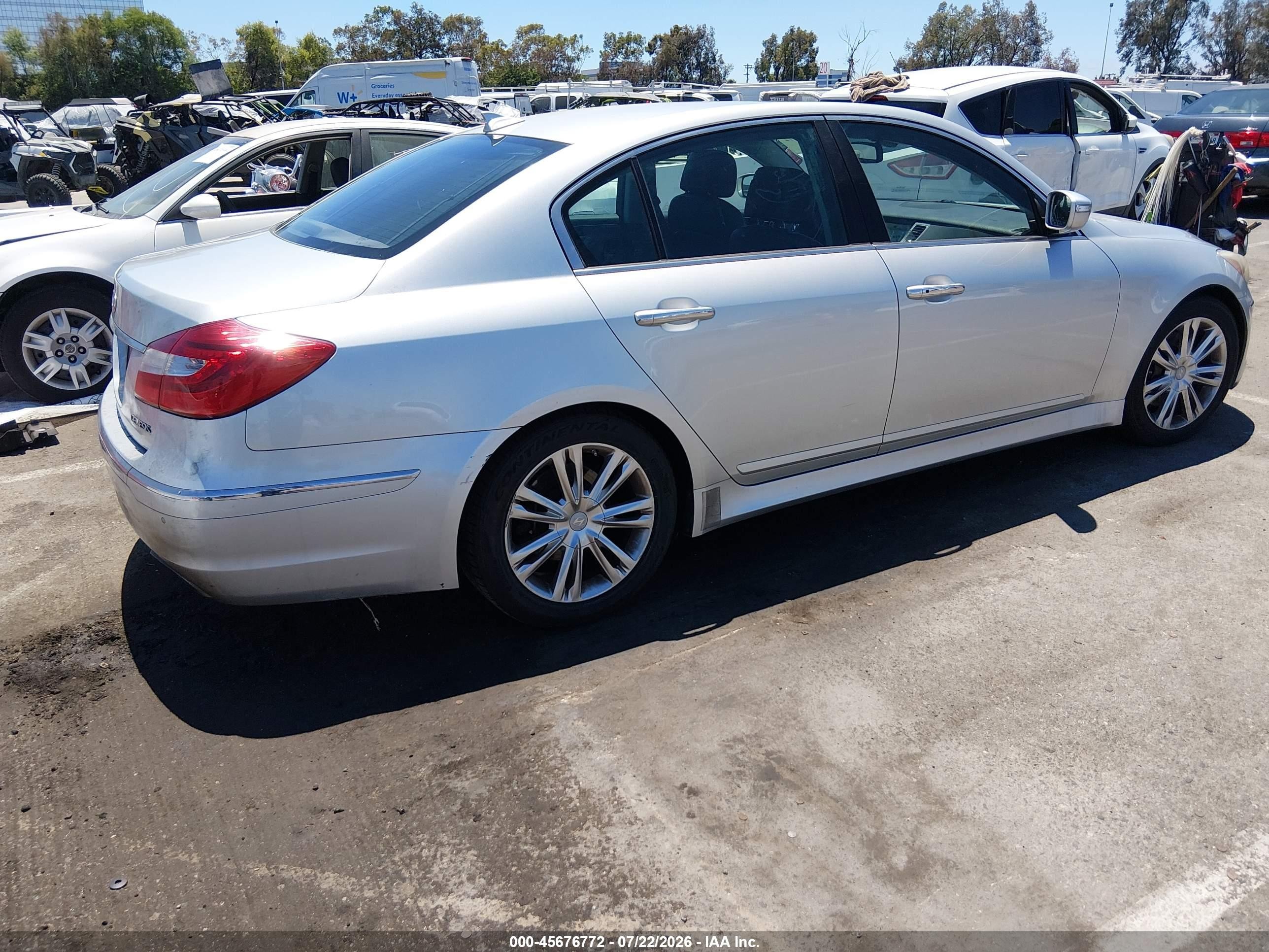2013 Hyundai Genesis 3.8 Silver vin: KMHGC4DD9DU246842