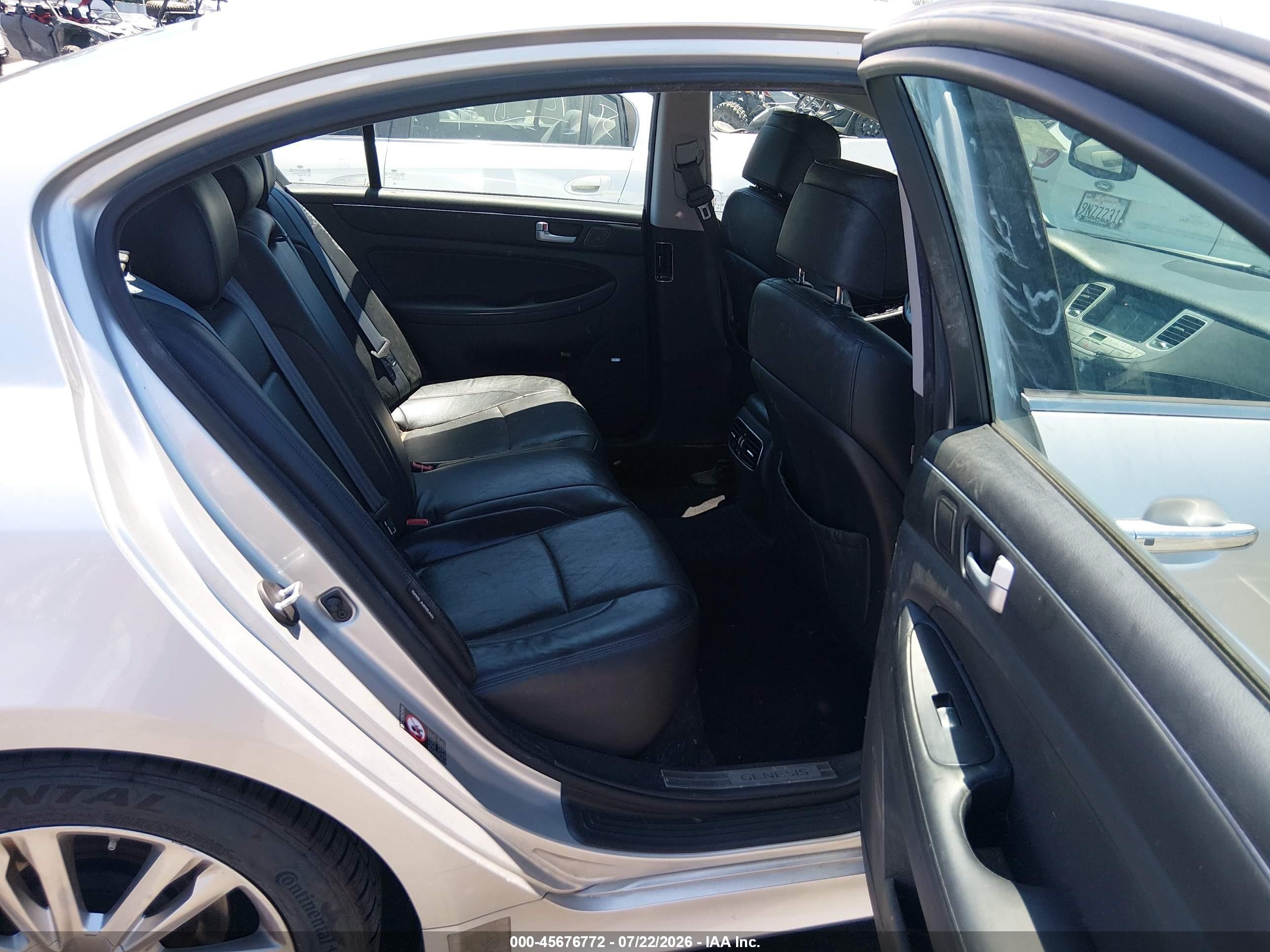 2013 Hyundai Genesis 3.8 Silver vin: KMHGC4DD9DU246842