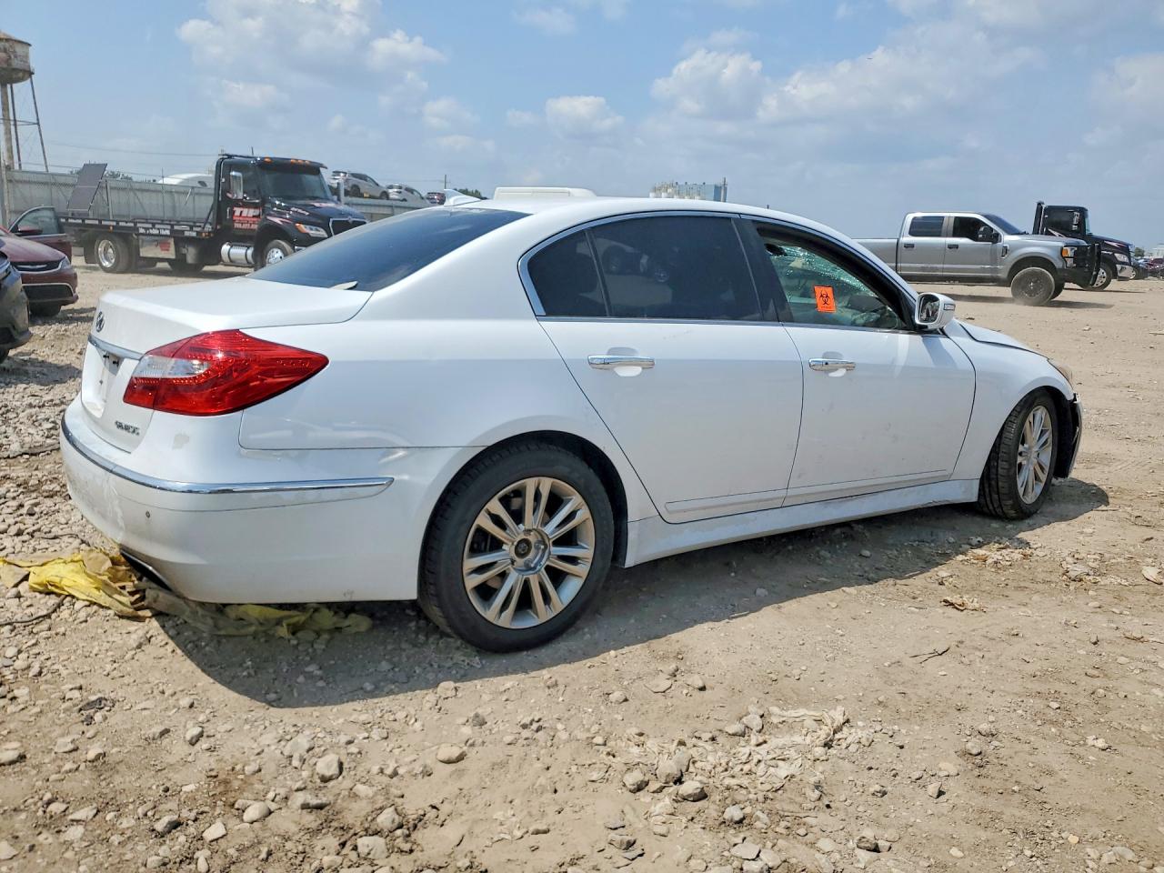 2013 Hyundai Genesis 3.8l Белый vin: KMHGC4DD9DU257615