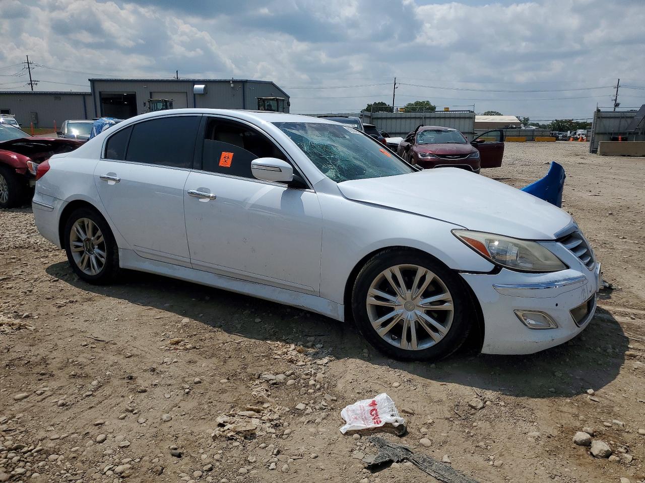 2013 Hyundai Genesis 3.8l Белый vin: KMHGC4DD9DU257615