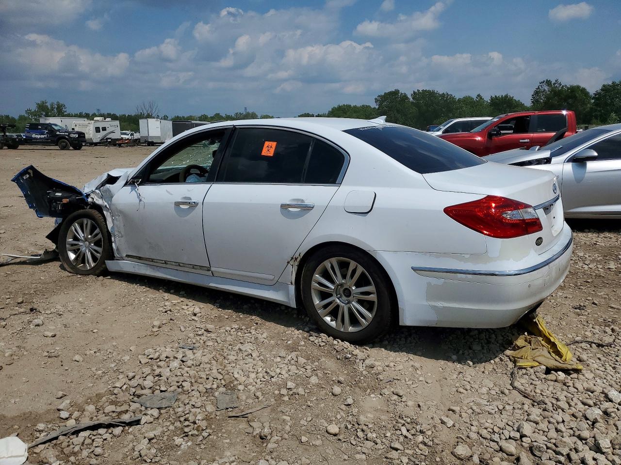 2013 Hyundai Genesis 3.8l Белый vin: KMHGC4DD9DU257615