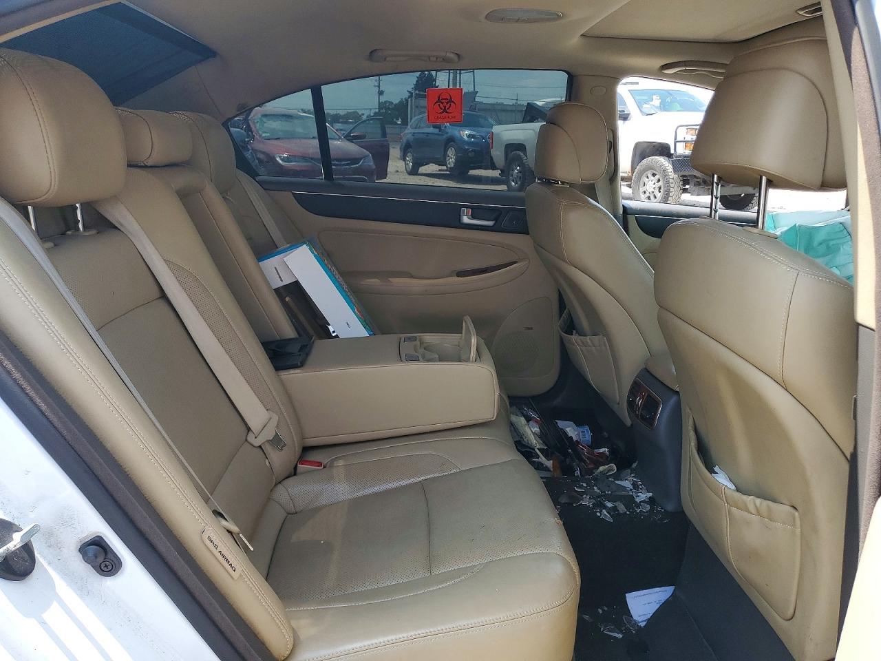 2013 Hyundai Genesis 3.8l Белый vin: KMHGC4DD9DU257615