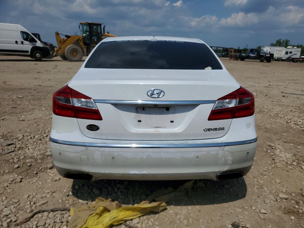 2013 Hyundai Genesis 3.8l Белый vin: KMHGC4DD9DU257615