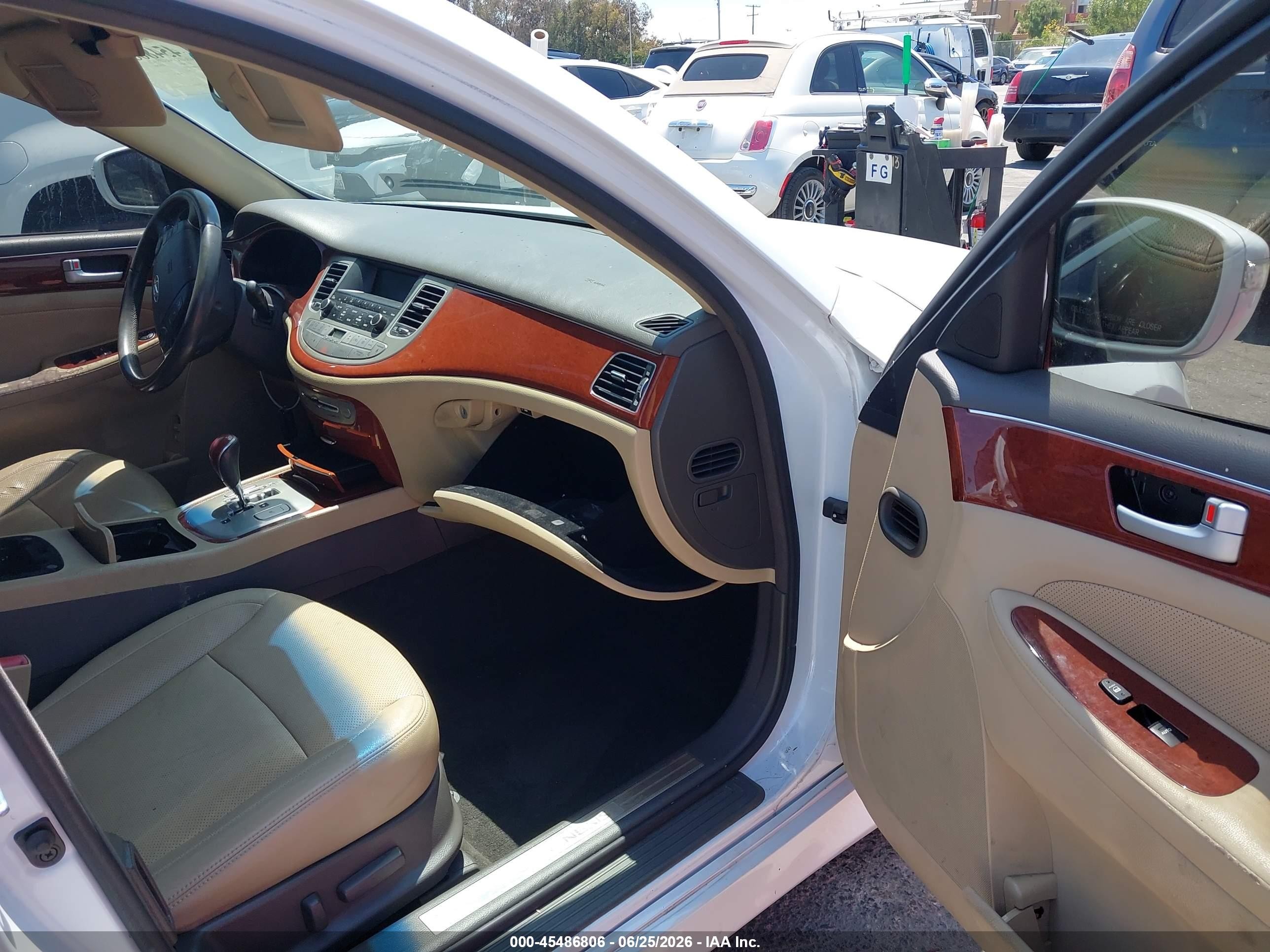 2013 Hyundai Genesis 3.8 White vin: KMHGC4DD9DU257839