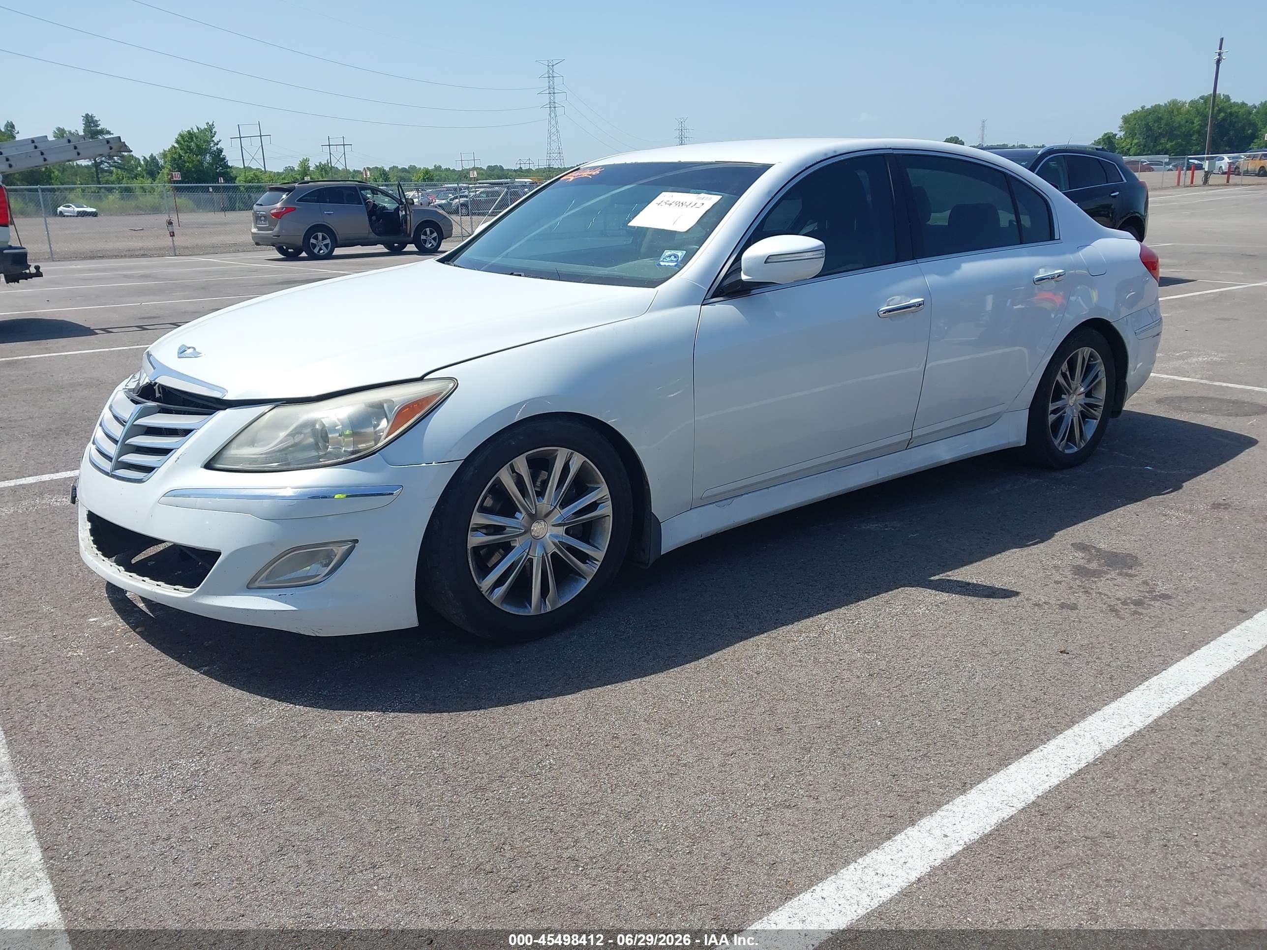 2014 Hyundai Genesis 3.8 White vin: KMHGC4DD9EU259351