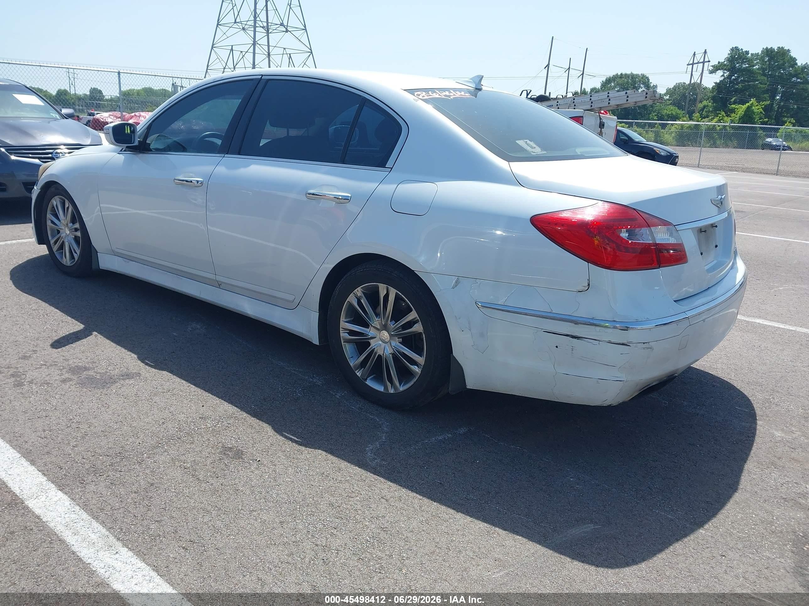 2014 Hyundai Genesis 3.8 White vin: KMHGC4DD9EU259351