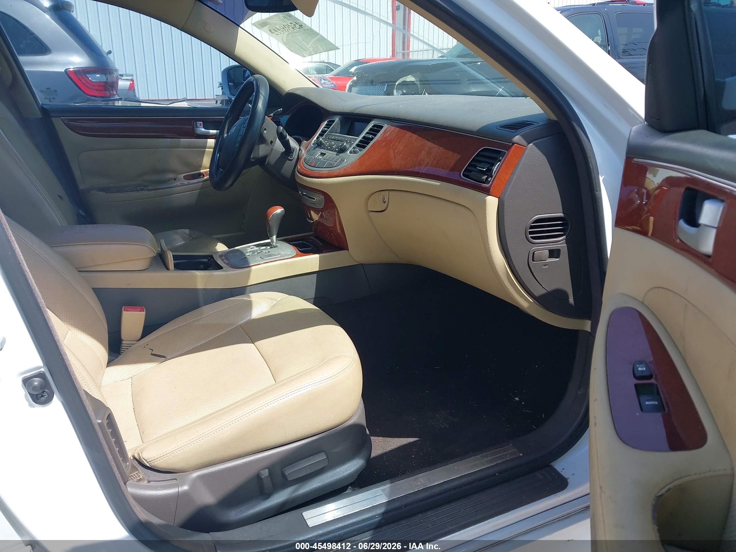 2014 Hyundai Genesis 3.8 White vin: KMHGC4DD9EU259351
