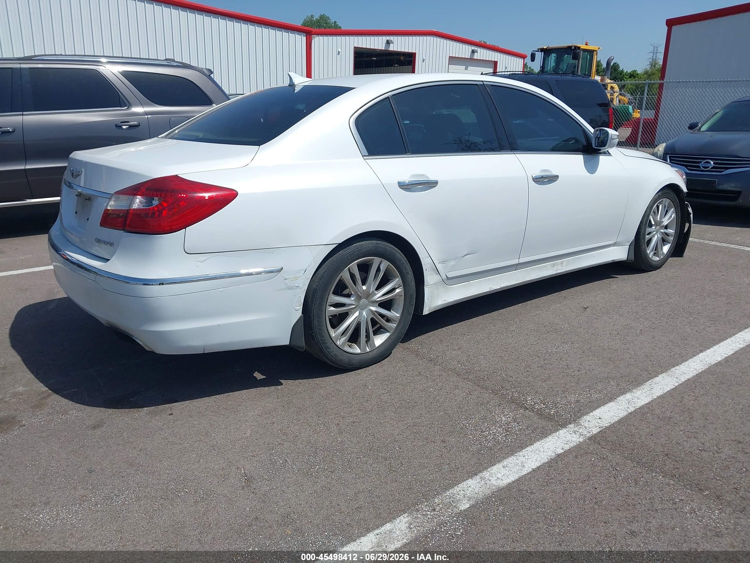 2014 Hyundai Genesis 3.8 White vin: KMHGC4DD9EU259351