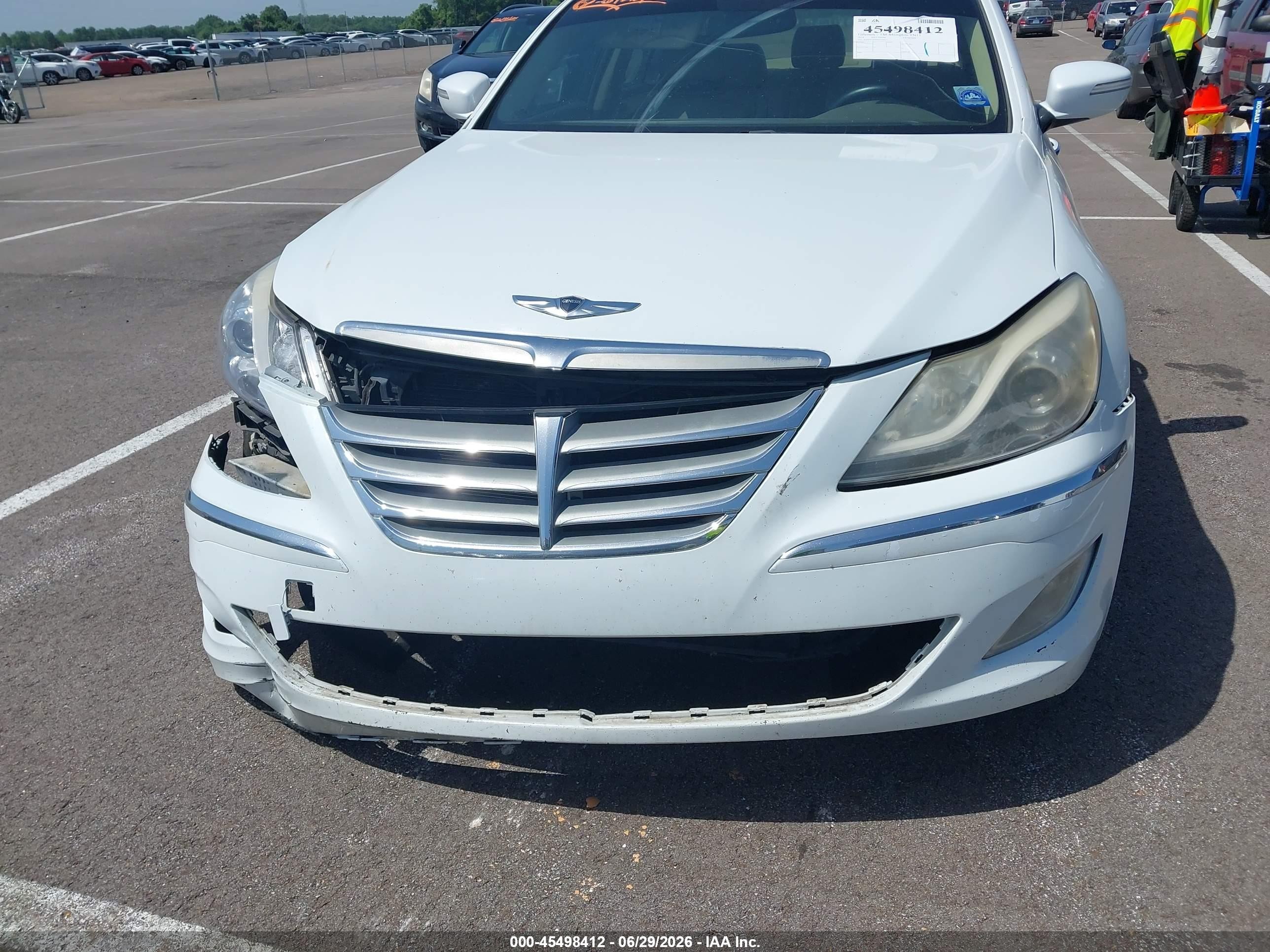 2014 Hyundai Genesis 3.8 White vin: KMHGC4DD9EU259351