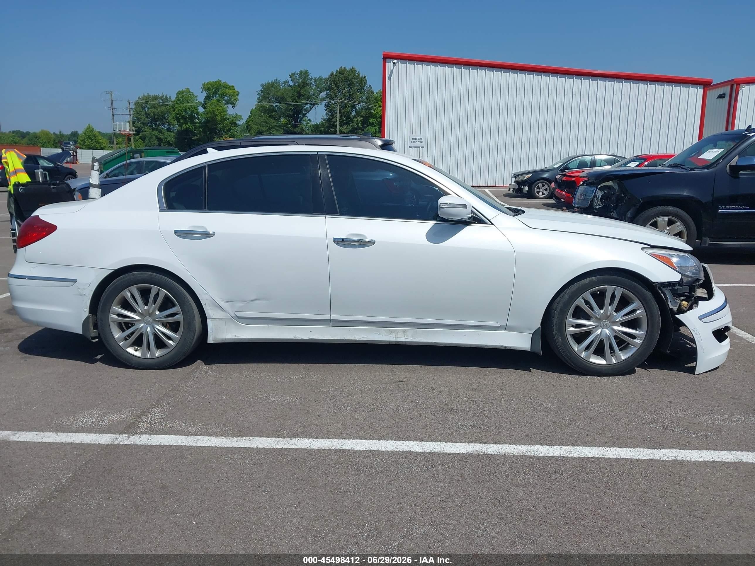 2014 Hyundai Genesis 3.8 White vin: KMHGC4DD9EU259351