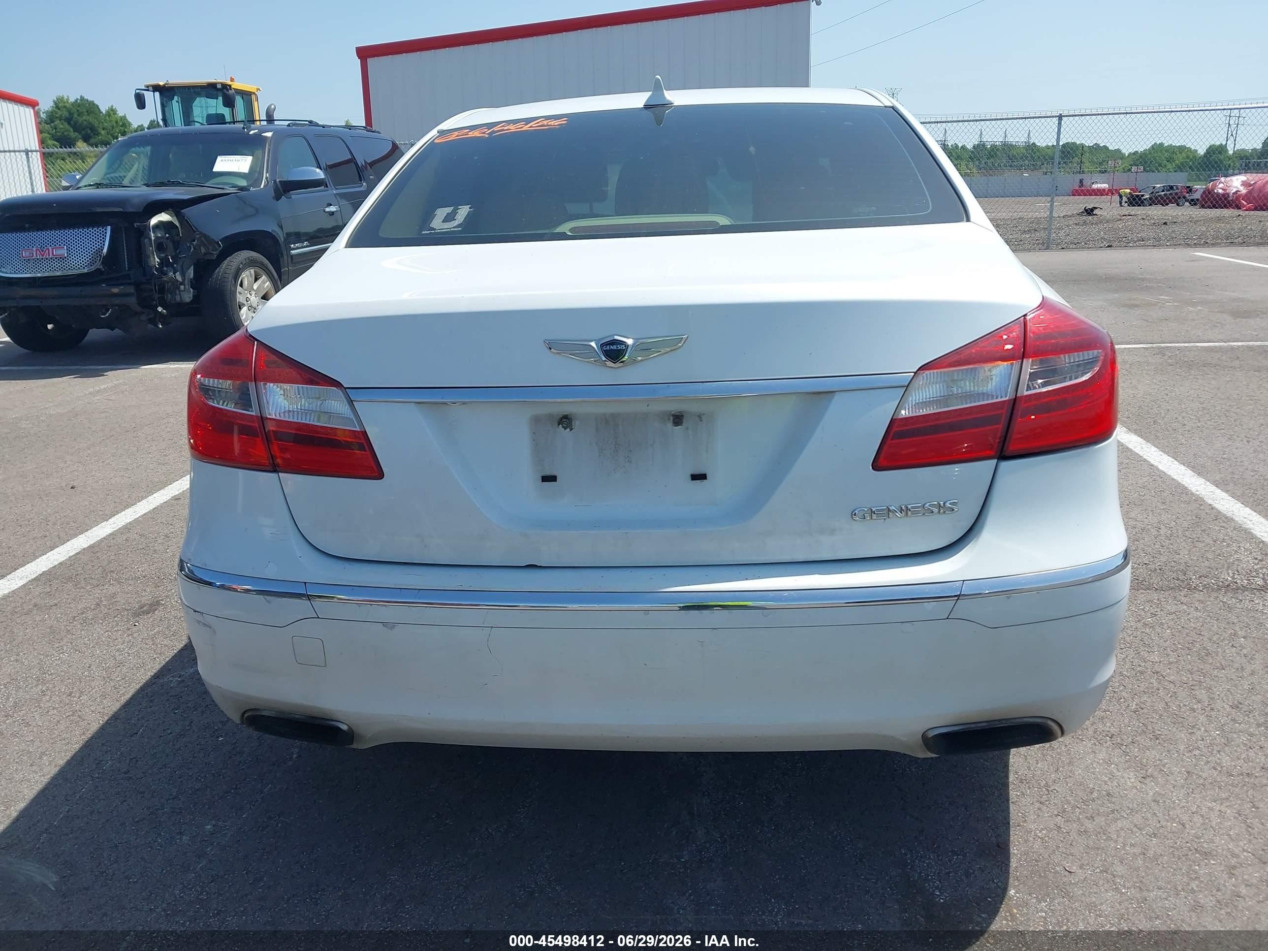 2014 Hyundai Genesis 3.8 White vin: KMHGC4DD9EU259351