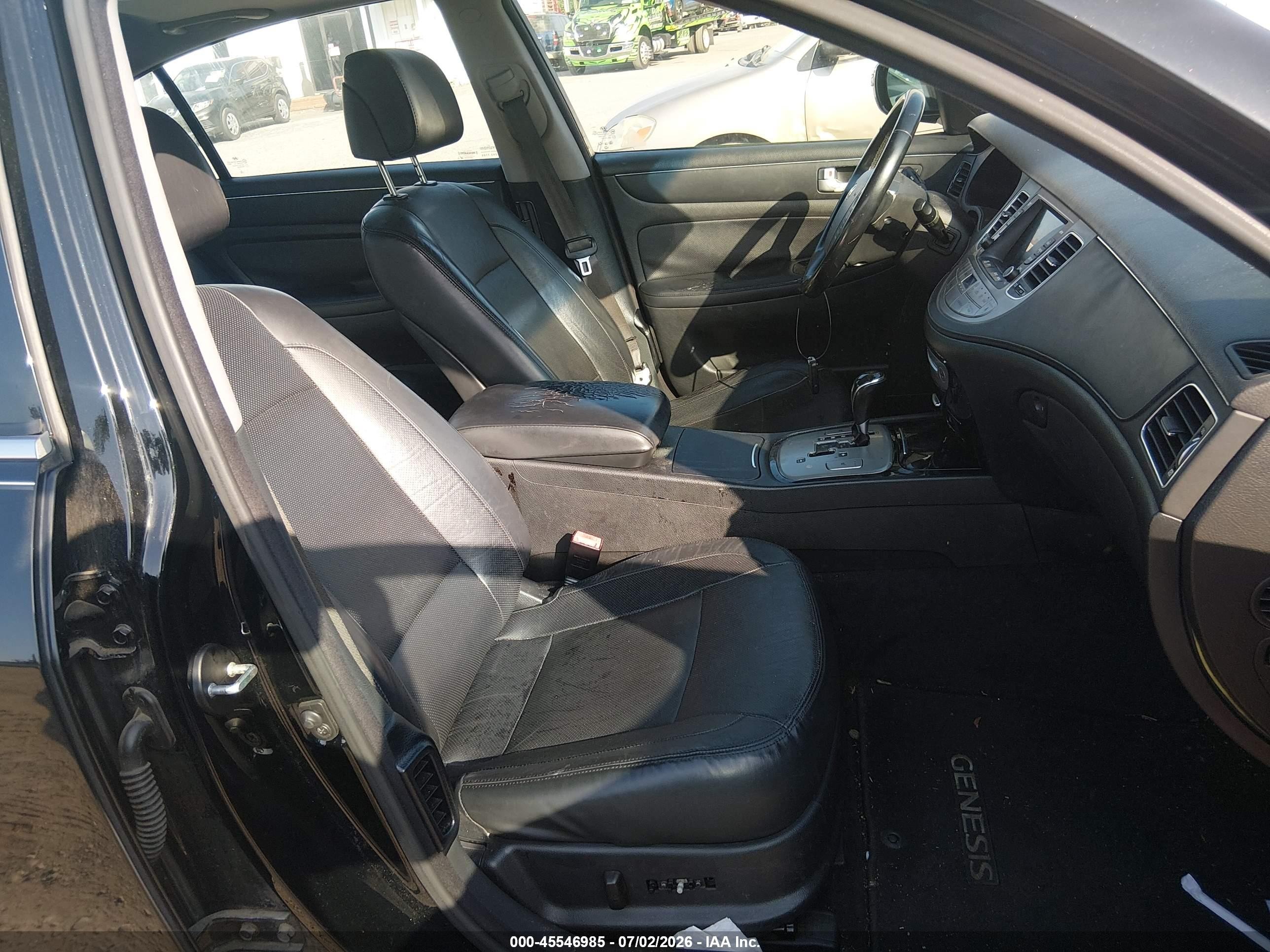 2014 Hyundai Genesis 3.8 Black vin: KMHGC4DD9EU261777