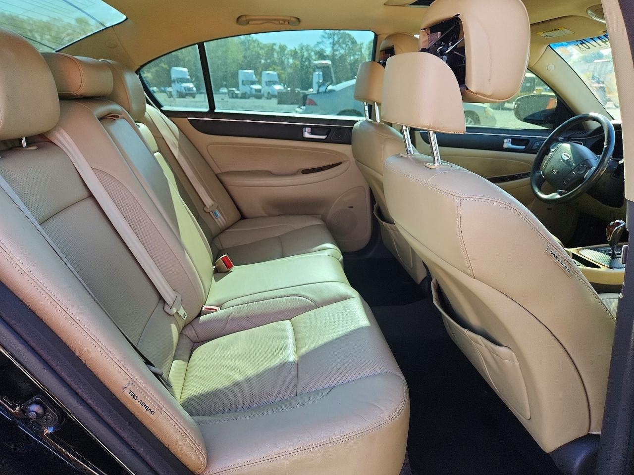 2012 Hyundai Genesis 3.8l Черный vin: KMHGC4DDXCU185113
