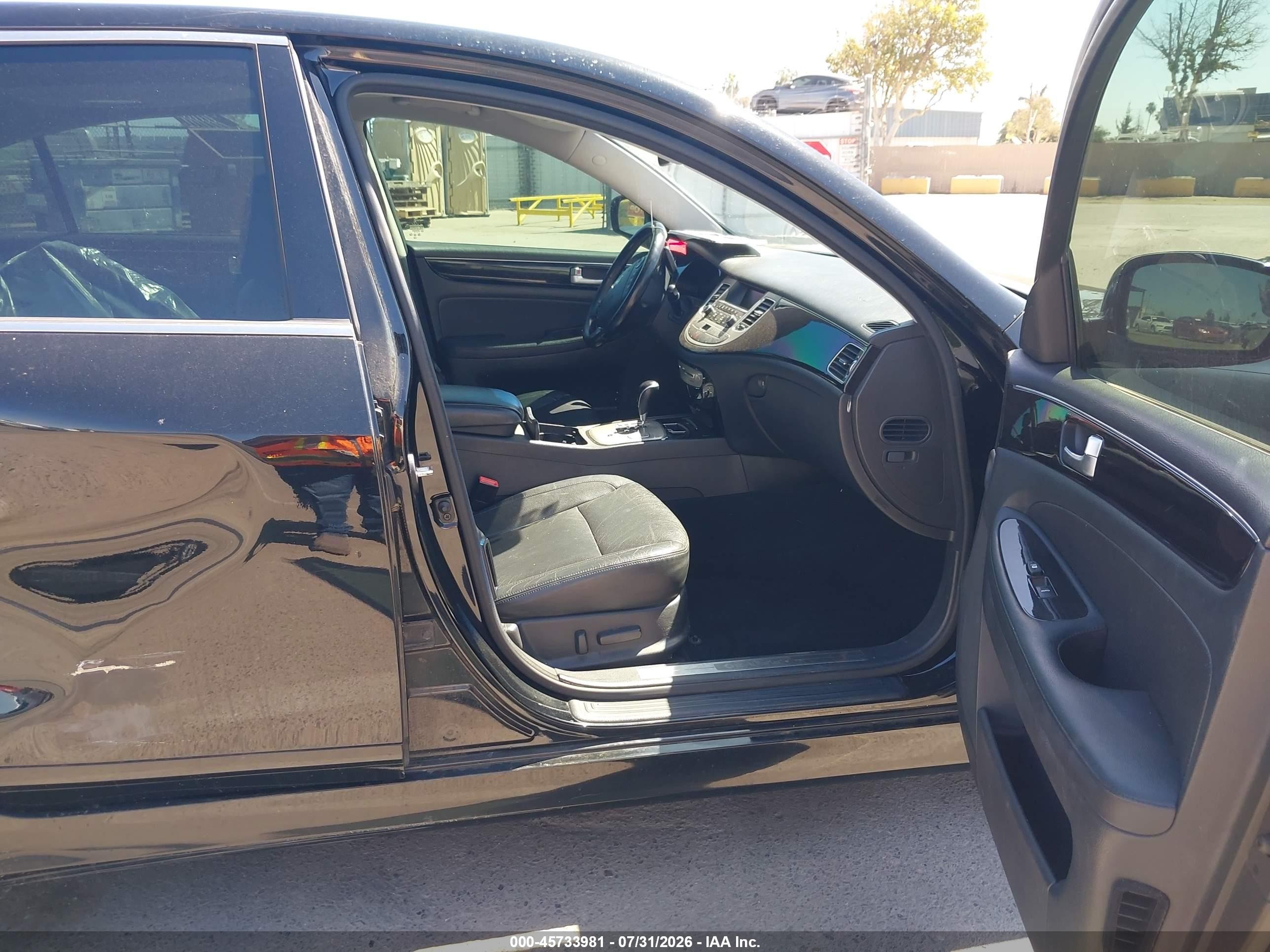 2012 Hyundai Genesis 3.8 Black vin: KMHGC4DDXCU203433