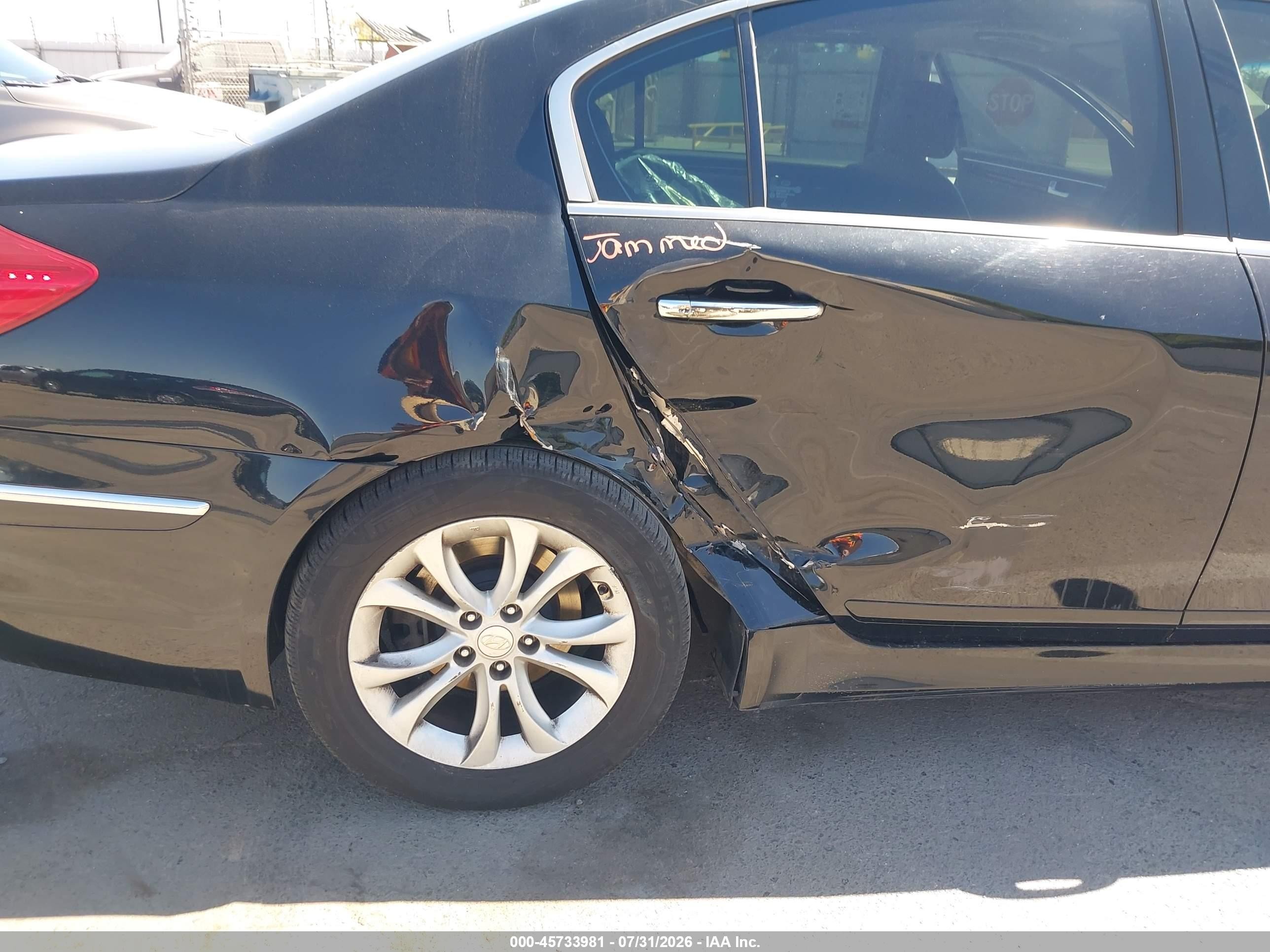 2012 Hyundai Genesis 3.8 Black vin: KMHGC4DDXCU203433