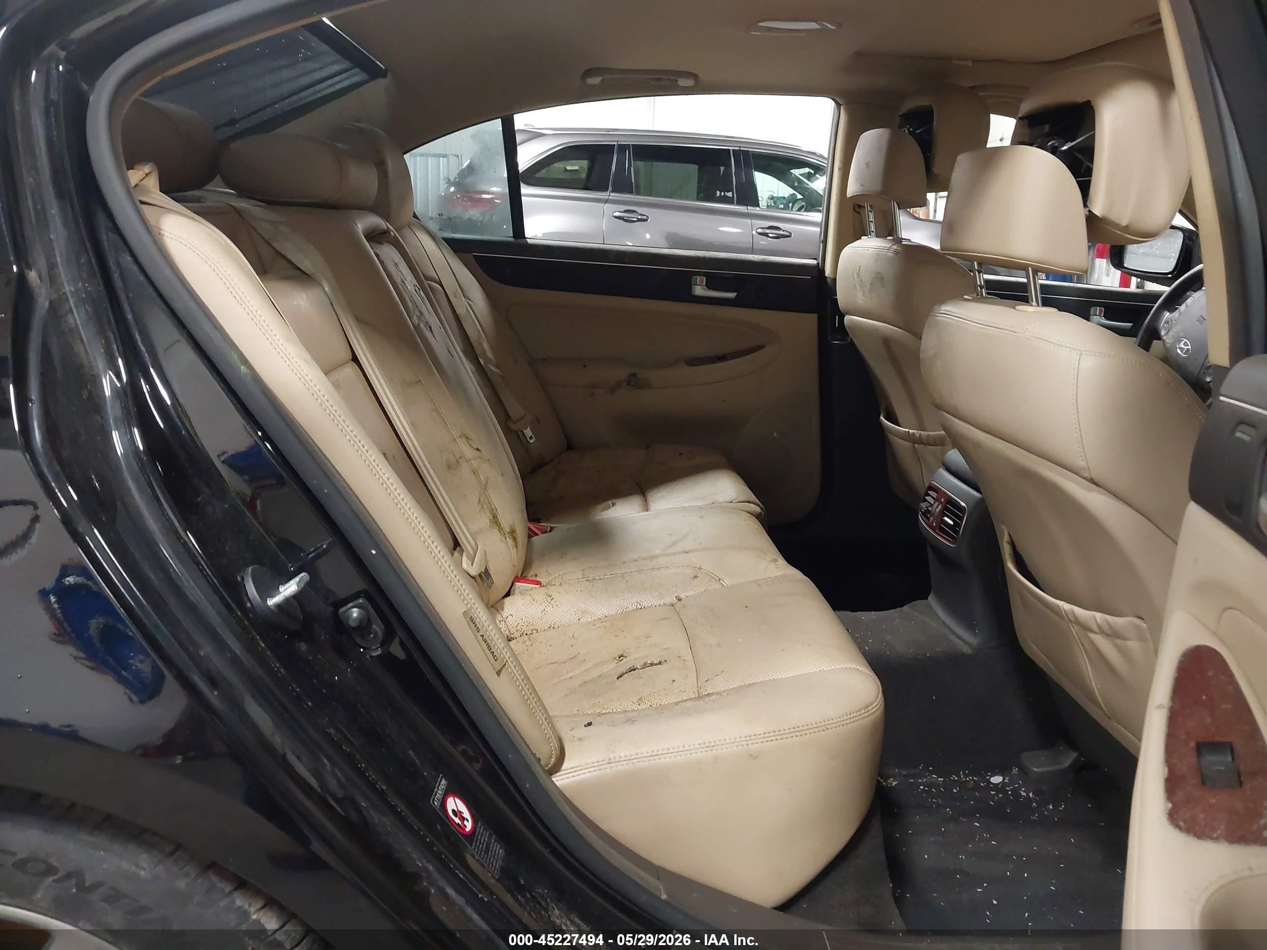 2013 Hyundai Genesis 3.8 Black vin: KMHGC4DDXDU210092