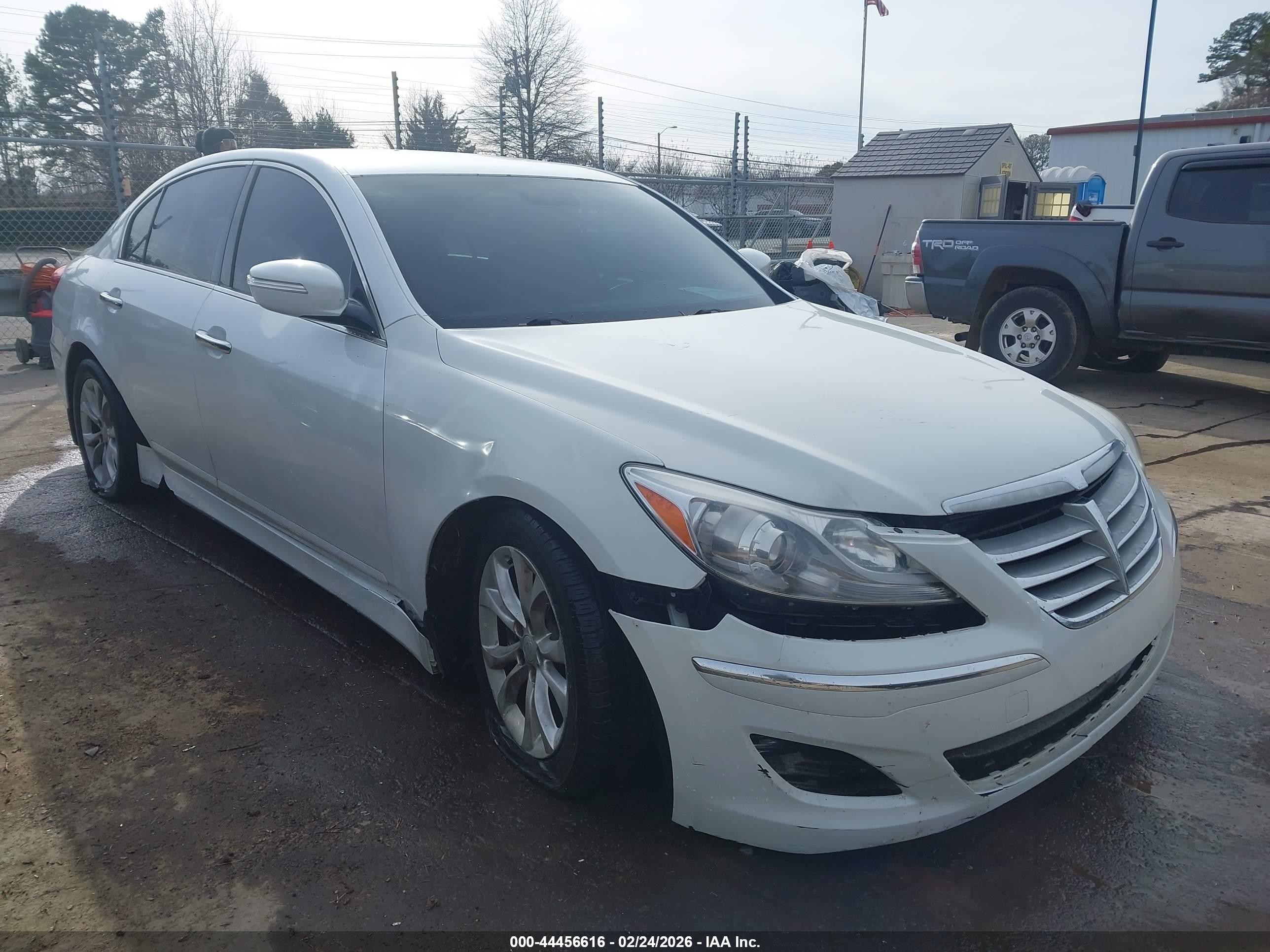 2013 Hyundai Genesis 3.8 Белый vin: KMHGC4DDXDU214322
