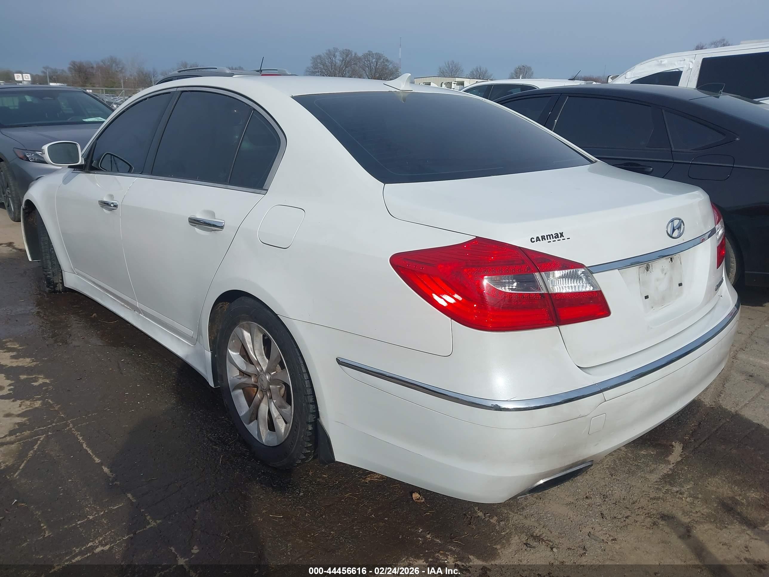 2013 Hyundai Genesis 3.8 Белый vin: KMHGC4DDXDU214322