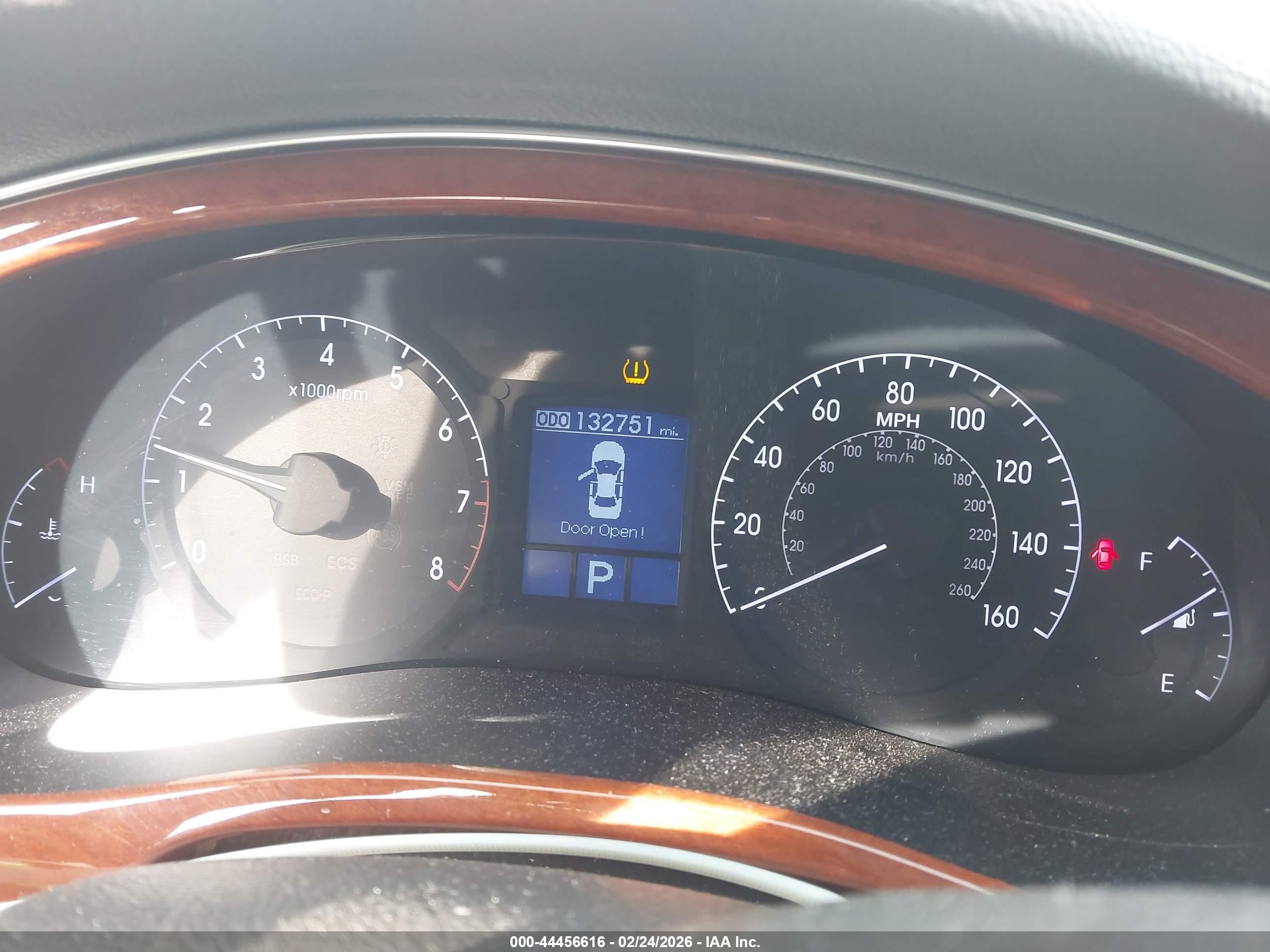 2013 Hyundai Genesis 3.8 Белый vin: KMHGC4DDXDU214322