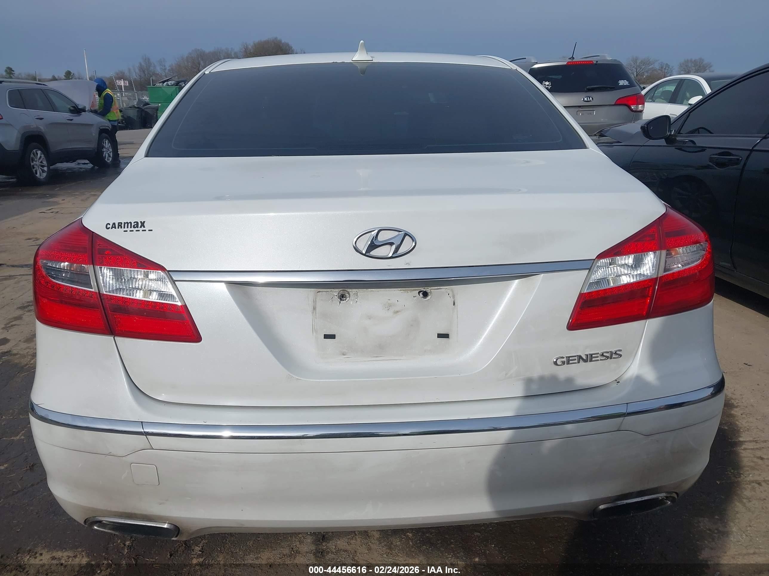2013 Hyundai Genesis 3.8 Белый vin: KMHGC4DDXDU214322