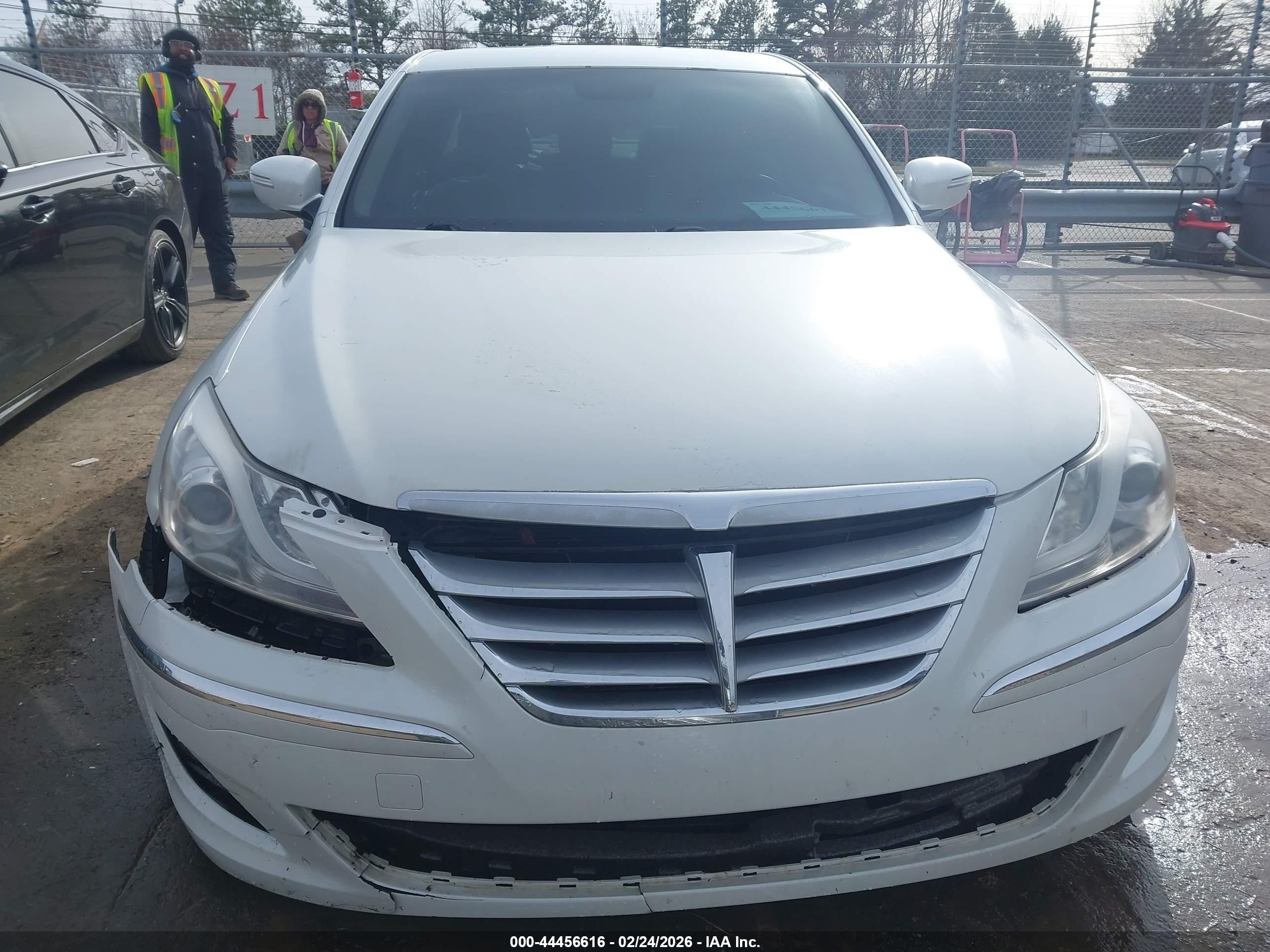2013 Hyundai Genesis 3.8 Белый vin: KMHGC4DDXDU214322