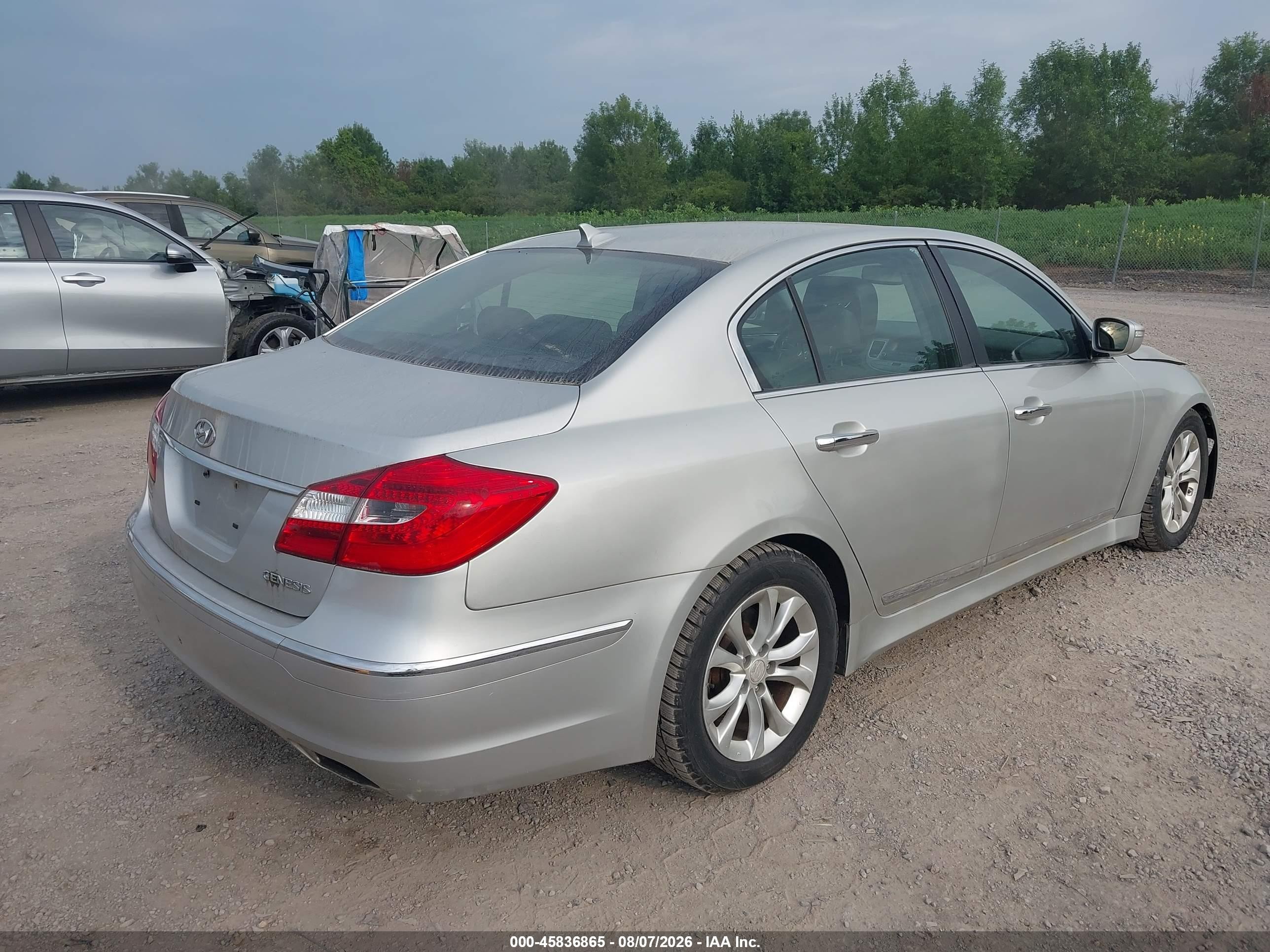 2013 Hyundai Genesis 3.8 Silver vin: KMHGC4DDXDU215079