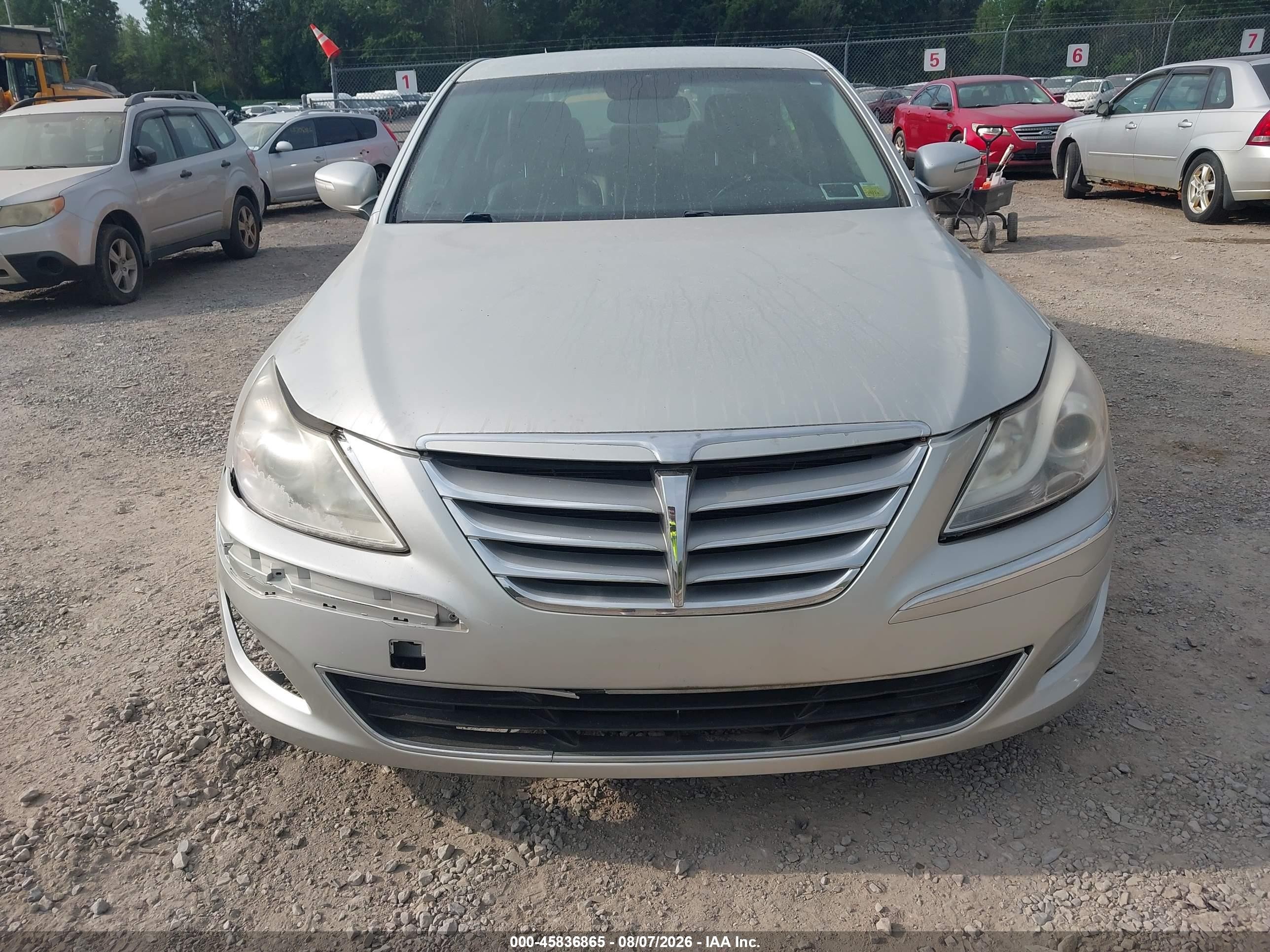 2013 Hyundai Genesis 3.8 Silver vin: KMHGC4DDXDU215079