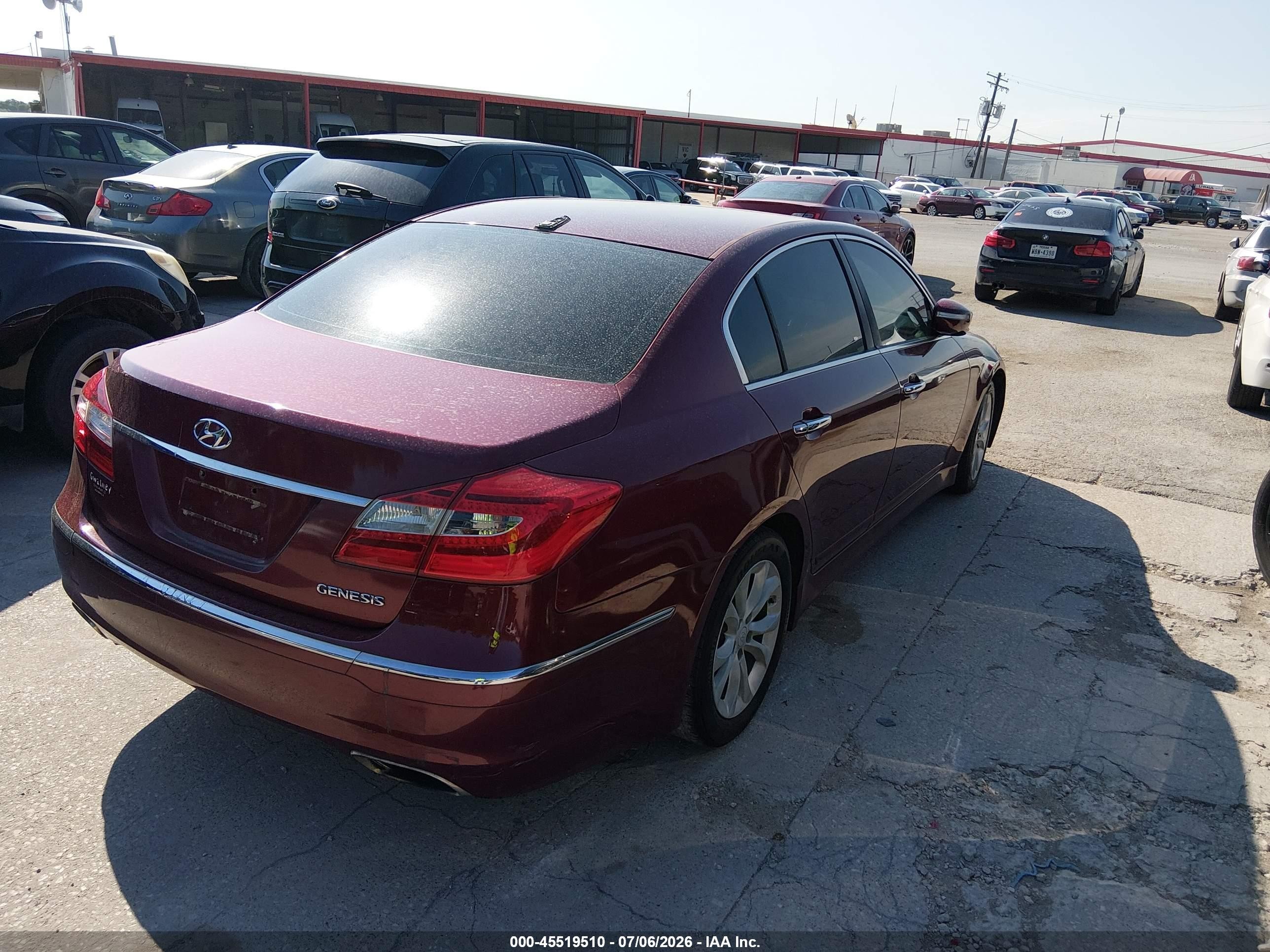 2013 Hyundai Genesis 3.8 Red vin: KMHGC4DDXDU239429