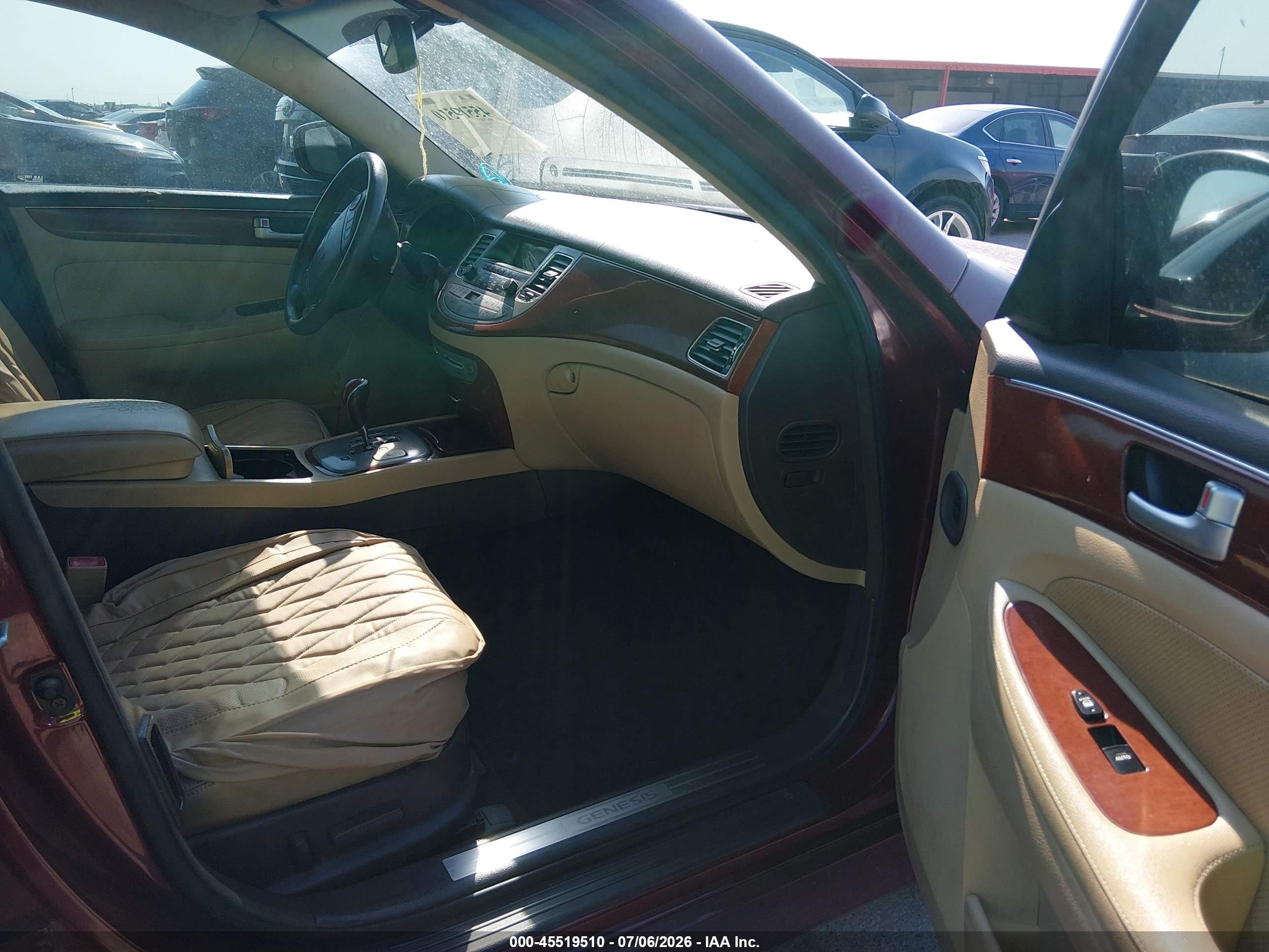 2013 Hyundai Genesis 3.8 Red vin: KMHGC4DDXDU239429