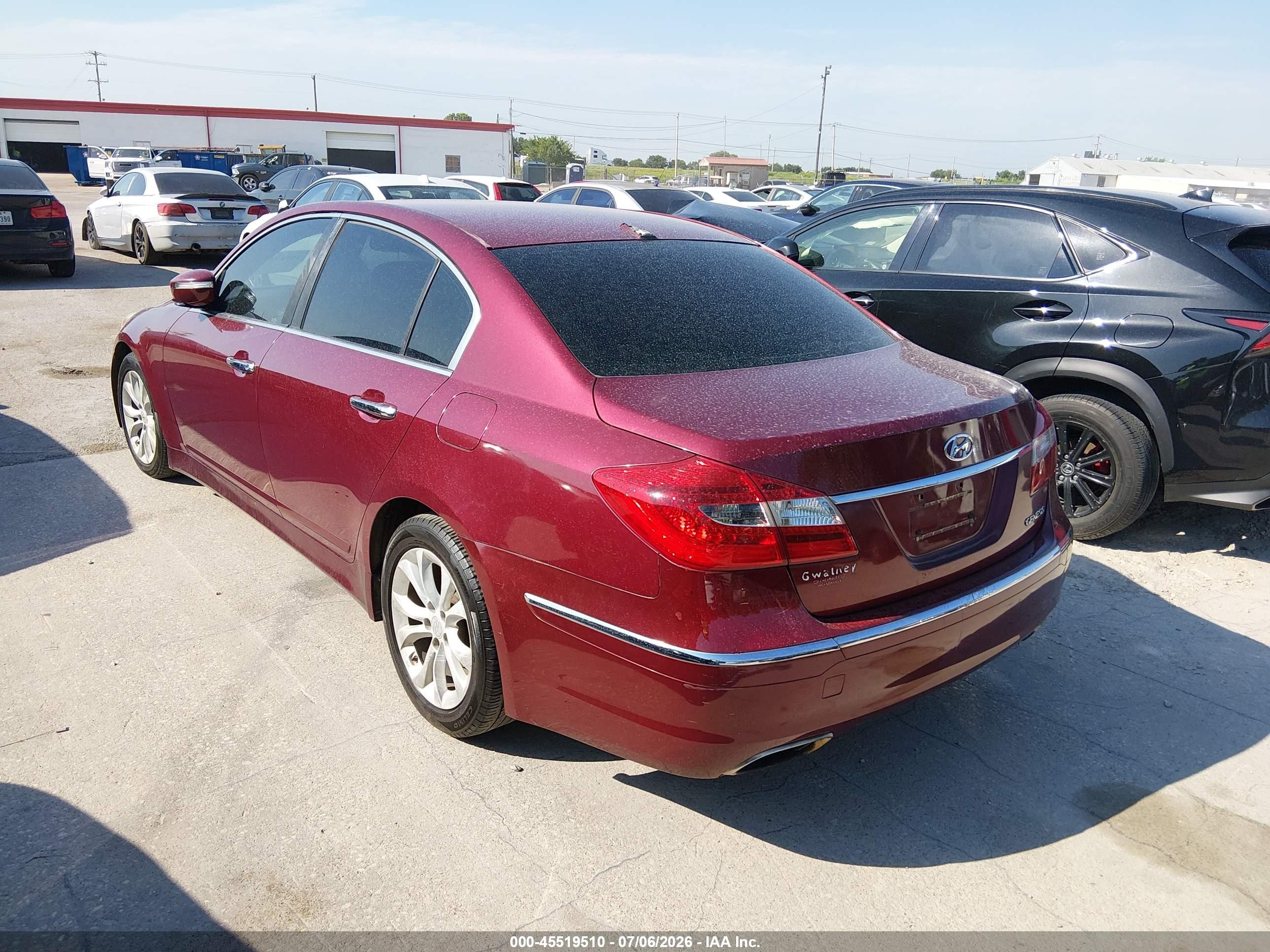 2013 Hyundai Genesis 3.8 Red vin: KMHGC4DDXDU239429