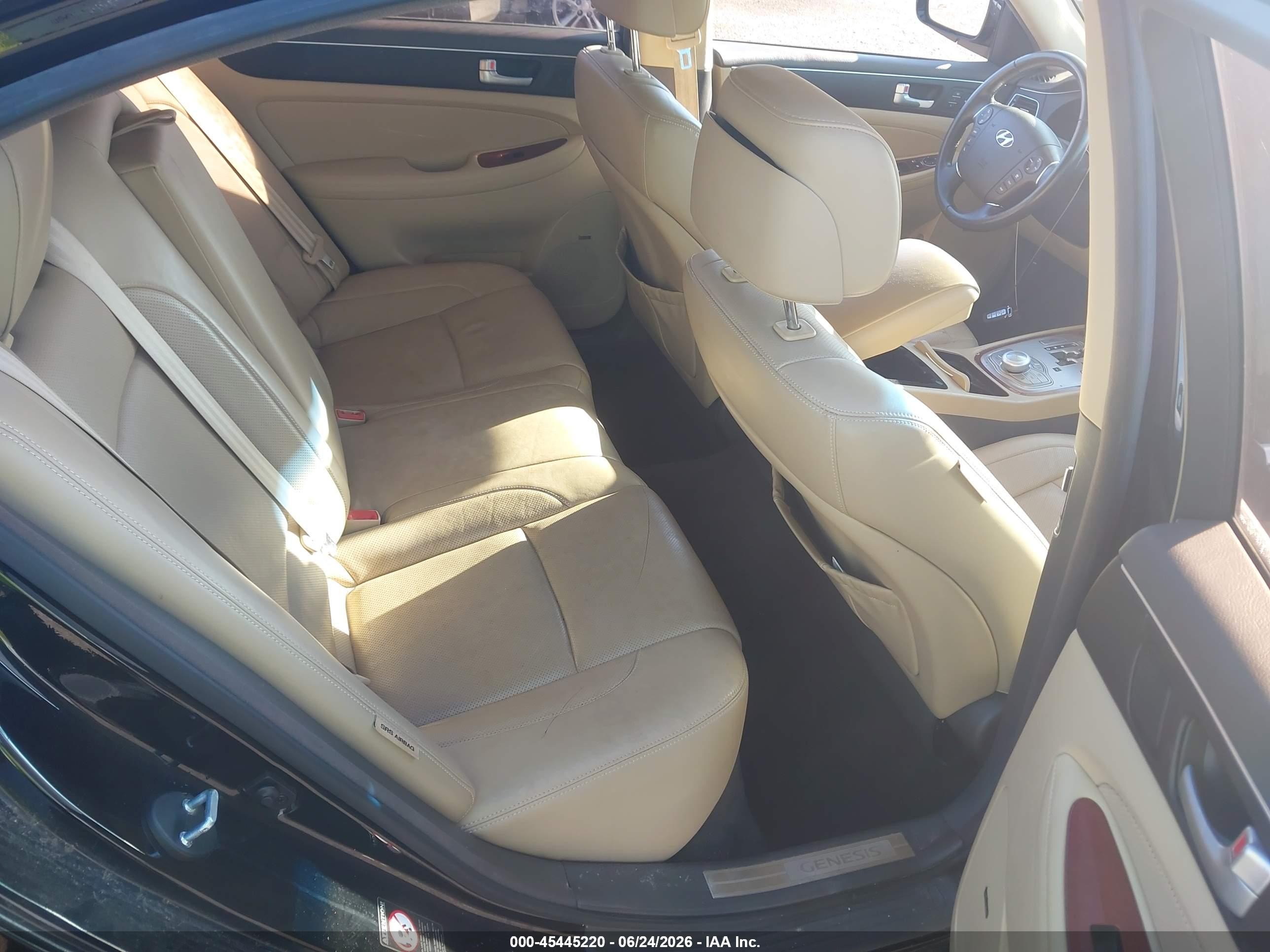 2013 Hyundai Genesis 3.8 Black vin: KMHGC4DDXDU240368