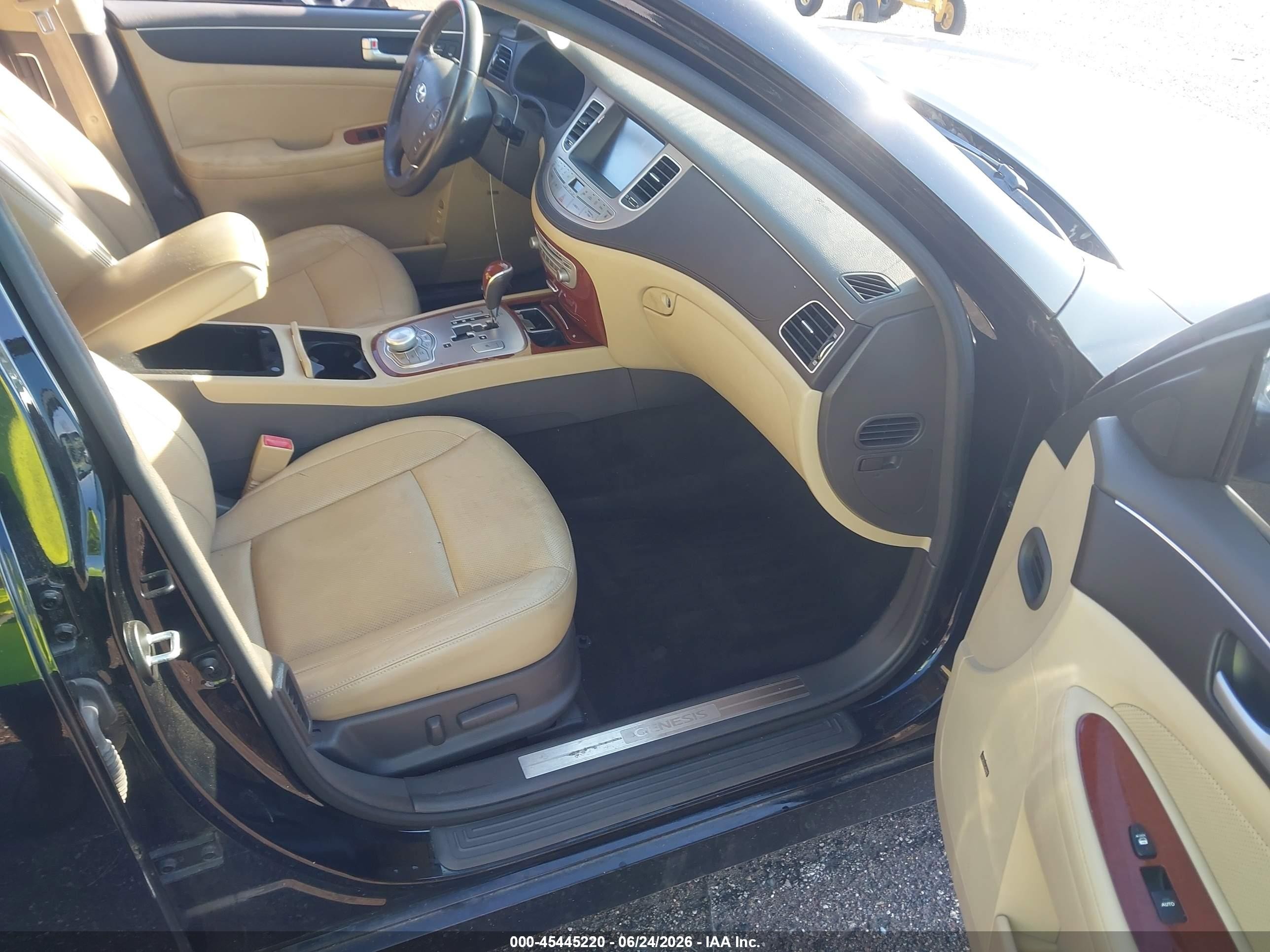 2013 Hyundai Genesis 3.8 Black vin: KMHGC4DDXDU240368