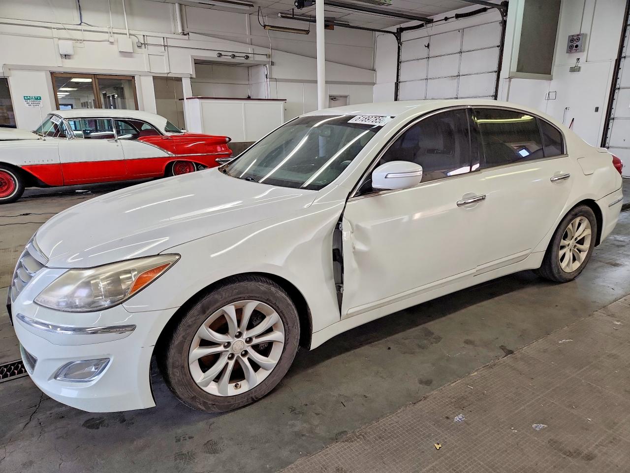 2013 Hyundai Genesis 3.8l Белый vin: KMHGC4DDXDU242976