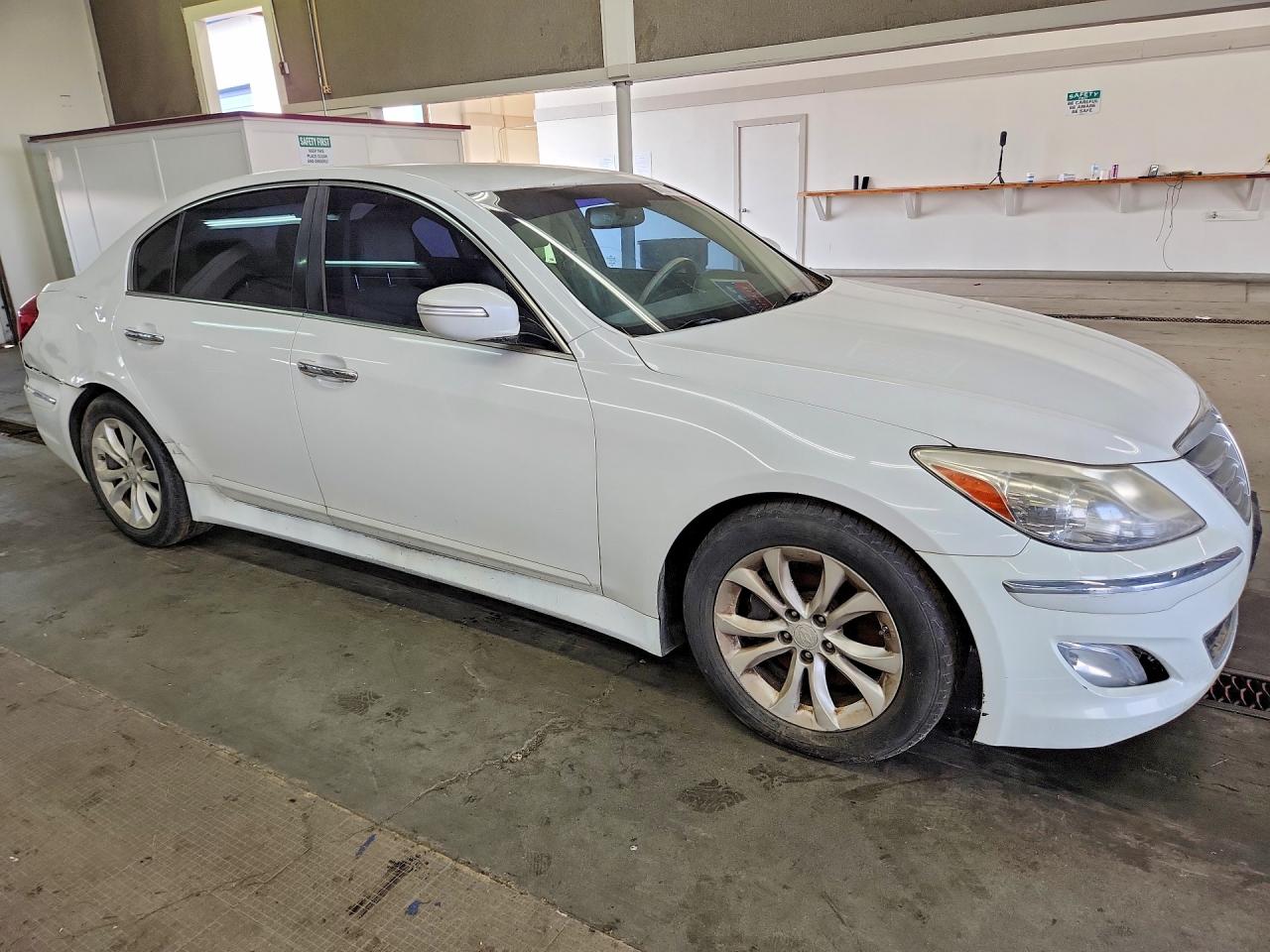 2013 Hyundai Genesis 3.8l Белый vin: KMHGC4DDXDU242976