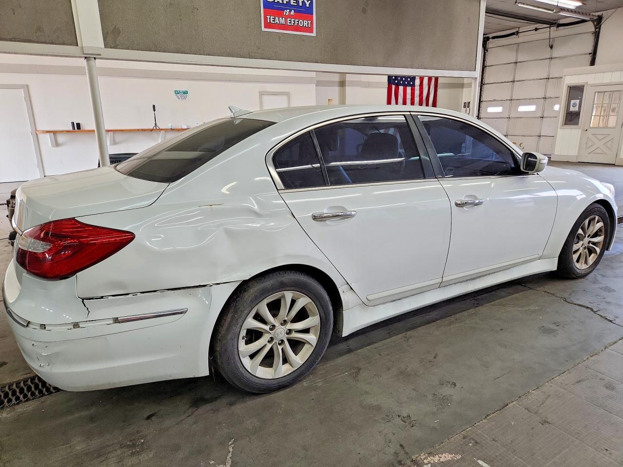 2013 Hyundai Genesis 3.8l Белый vin: KMHGC4DDXDU242976