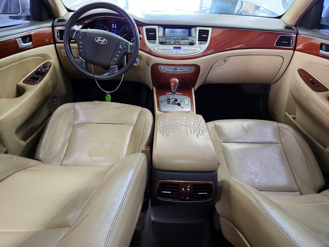 2013 Hyundai Genesis 3.8l Белый vin: KMHGC4DDXDU242976