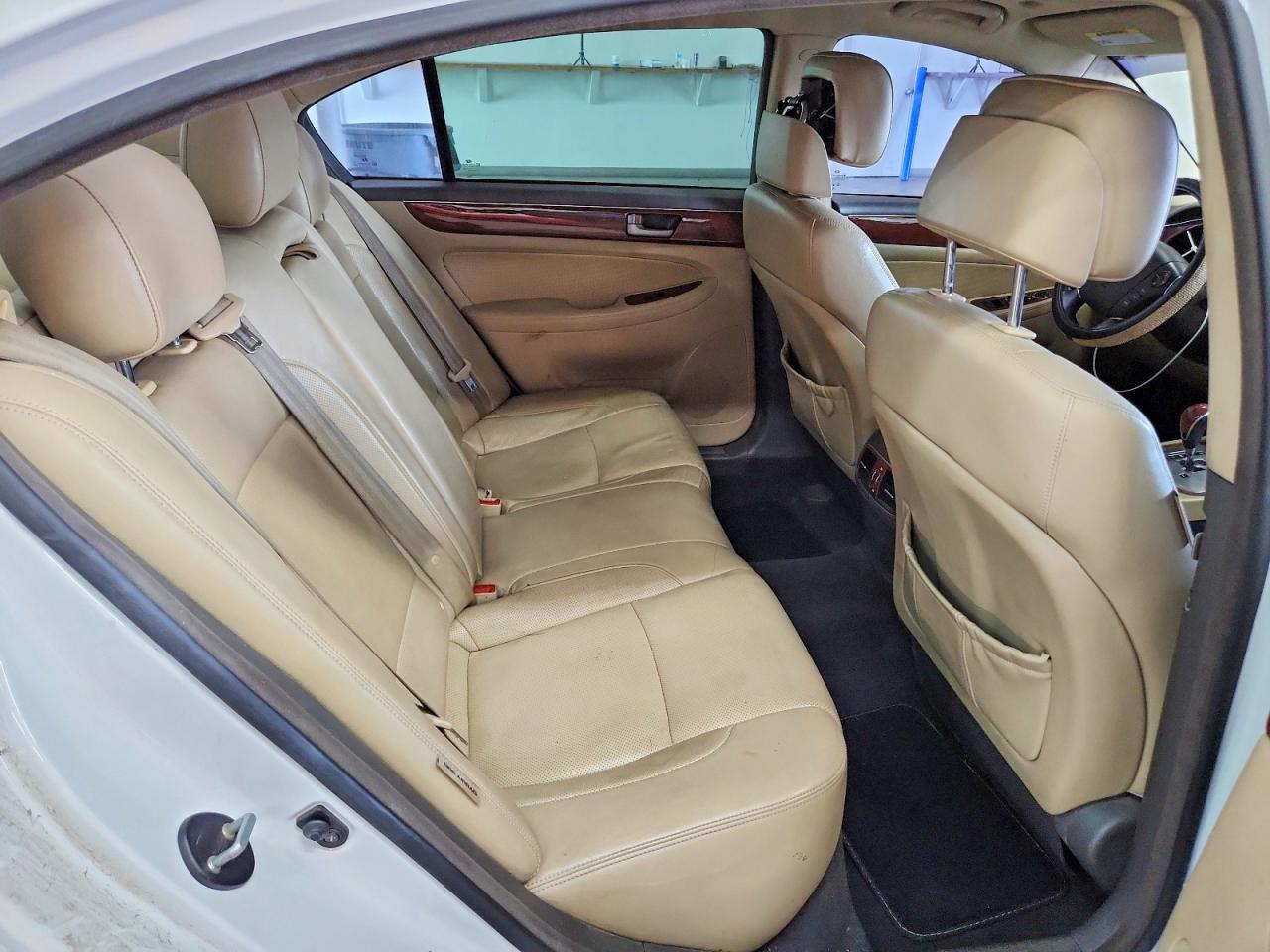 2013 Hyundai Genesis 3.8l Белый vin: KMHGC4DDXDU242976